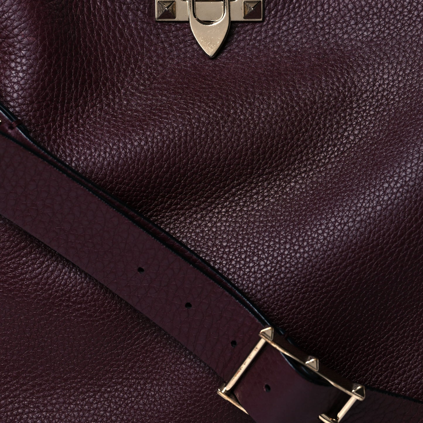Pebbled Calfskin Large Rockstud Flip-Lock Messenger Bag Vinaccia