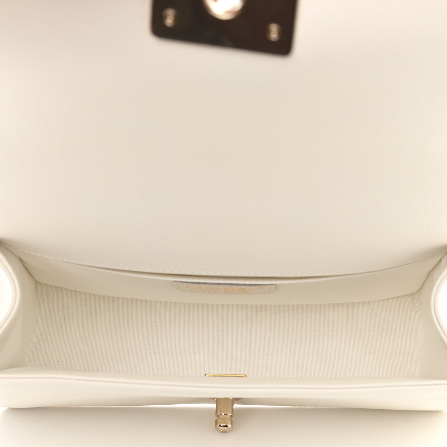 Caviar Quilted Medium Boy Flap White