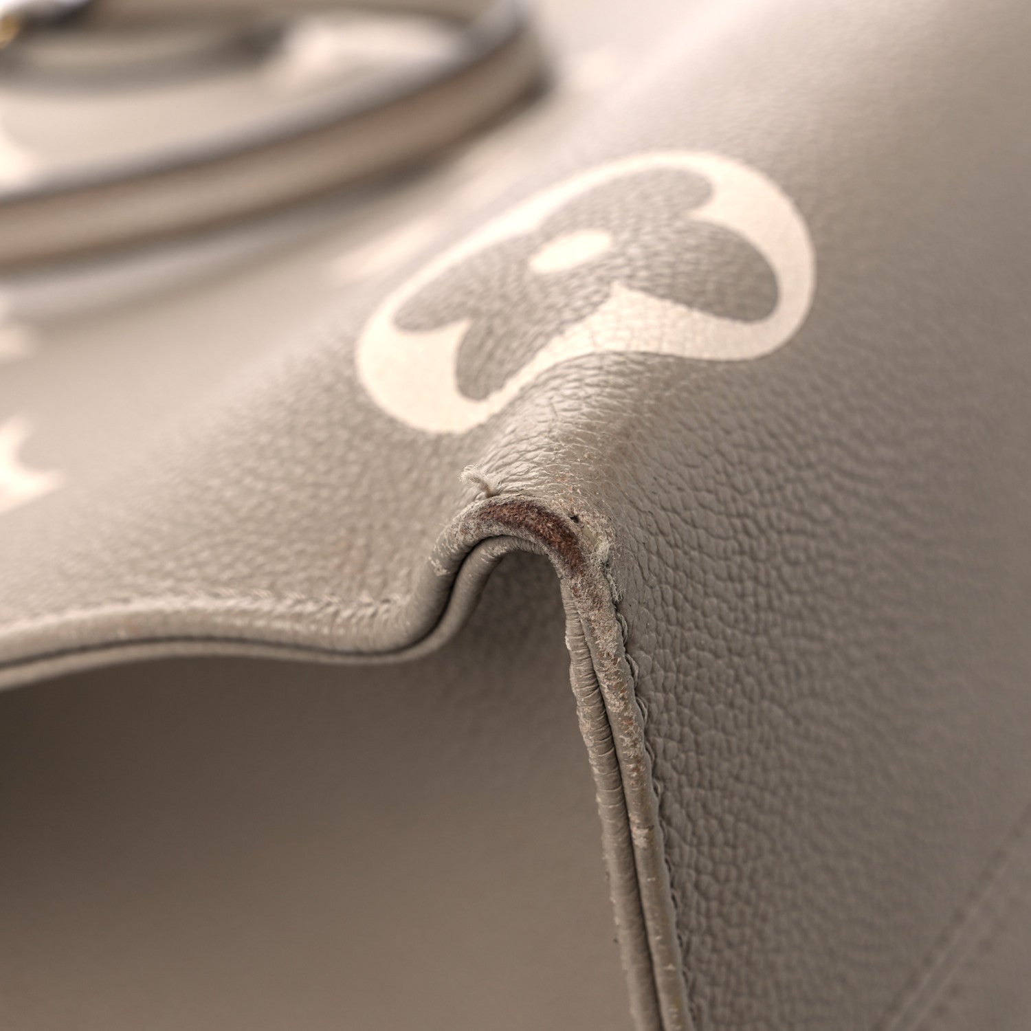 Louis Vuitton Empreinte Monogram Giant Onthego MM Tourterelle Creme 9 of 20