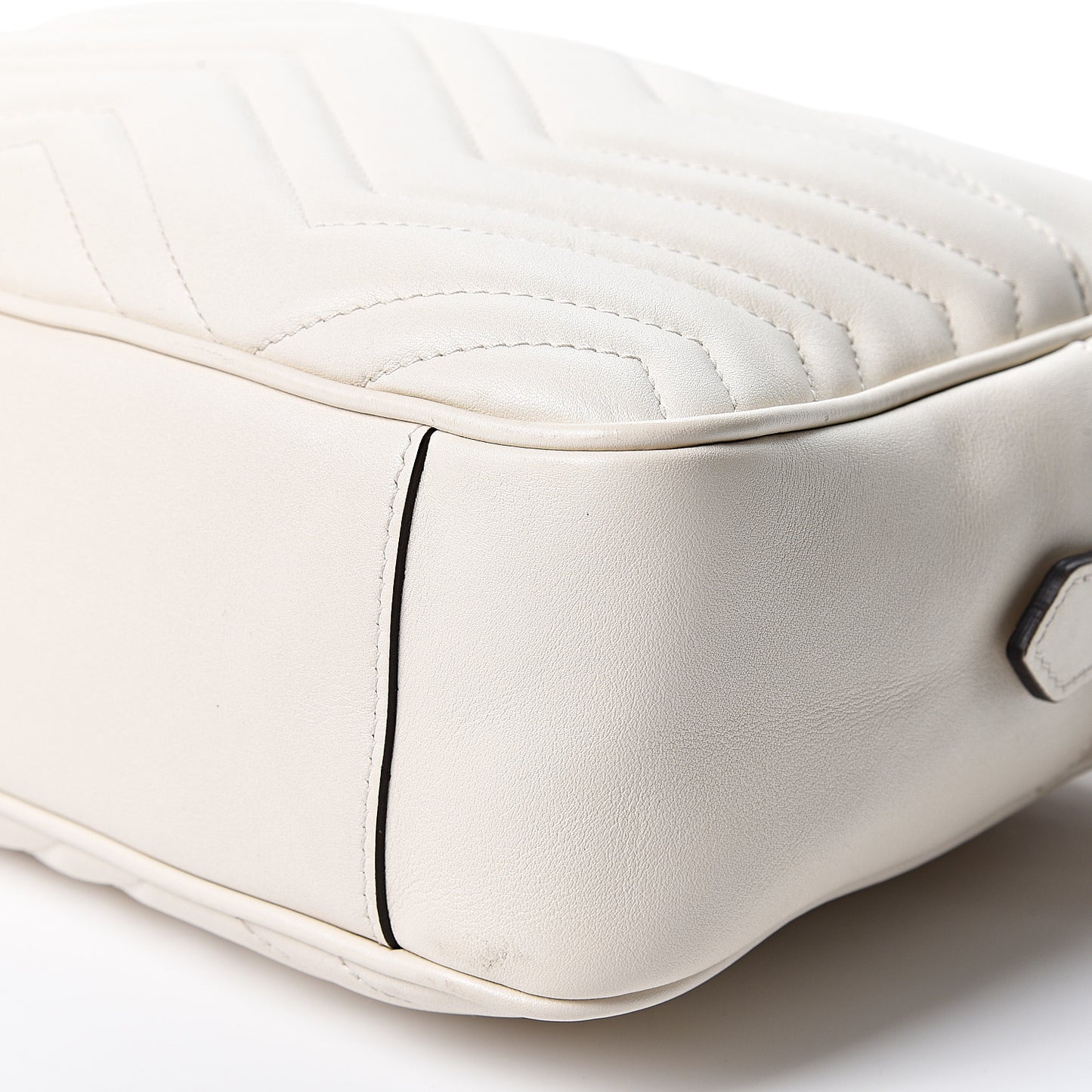 Calfskin Matelasse Medium GG Marmont Chain Shoulder Bag Mystic White