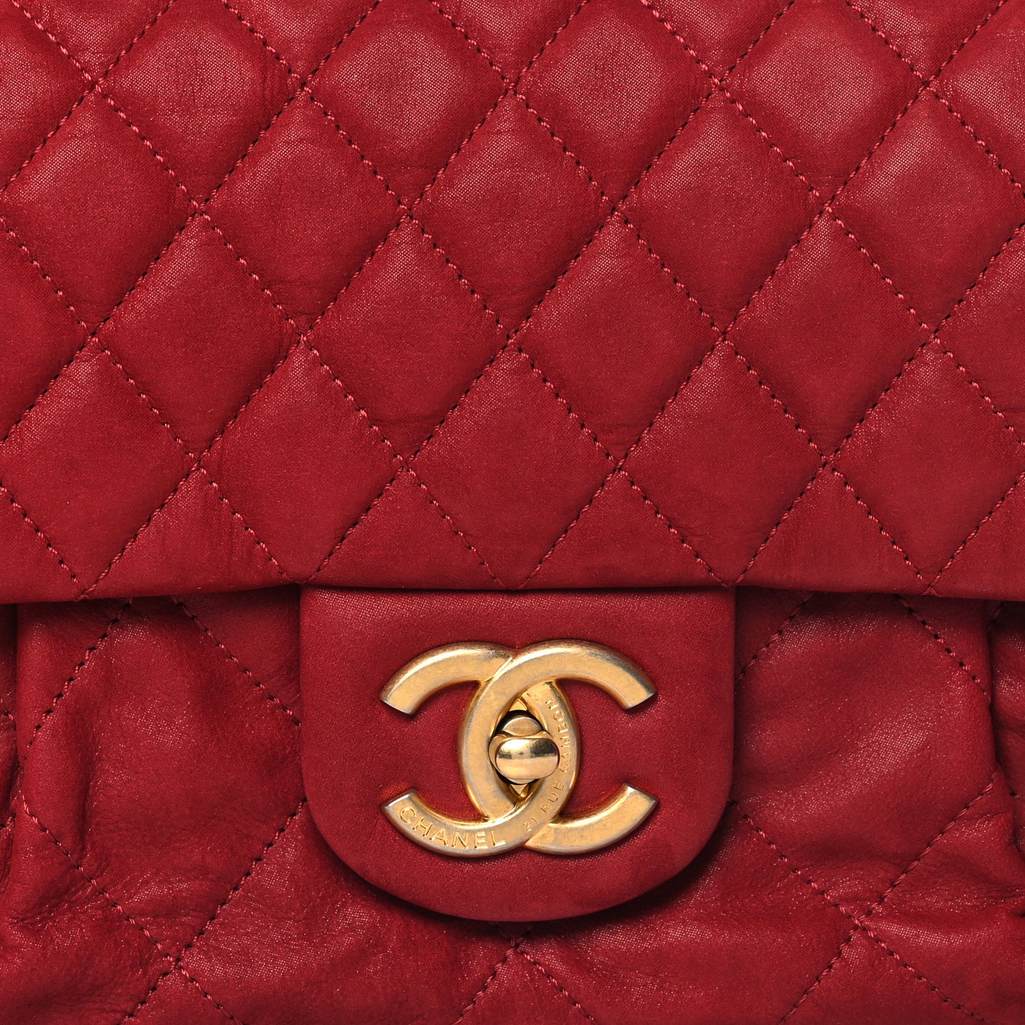 Iridescent Calfskin Large Chic Quilt Flap Red