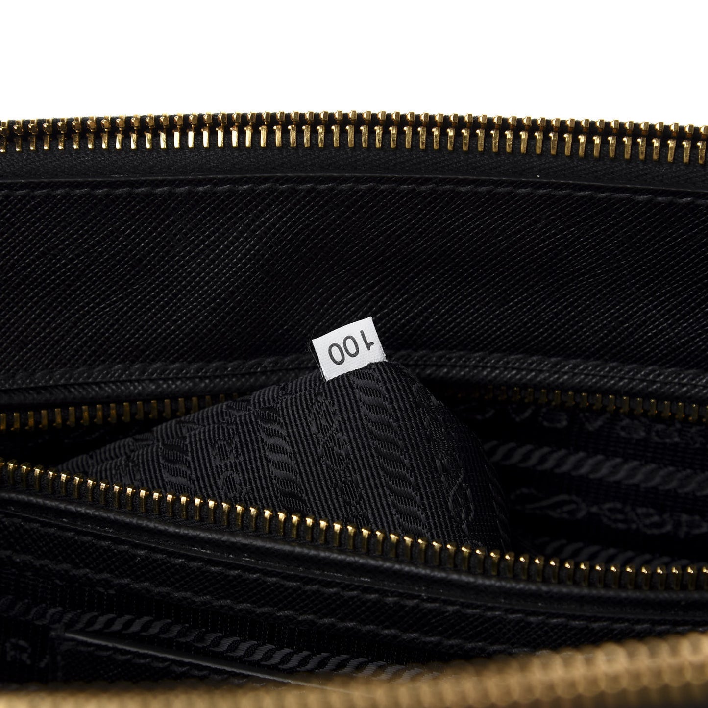 Saffiano Medium Galleria Double Zip Tote Black