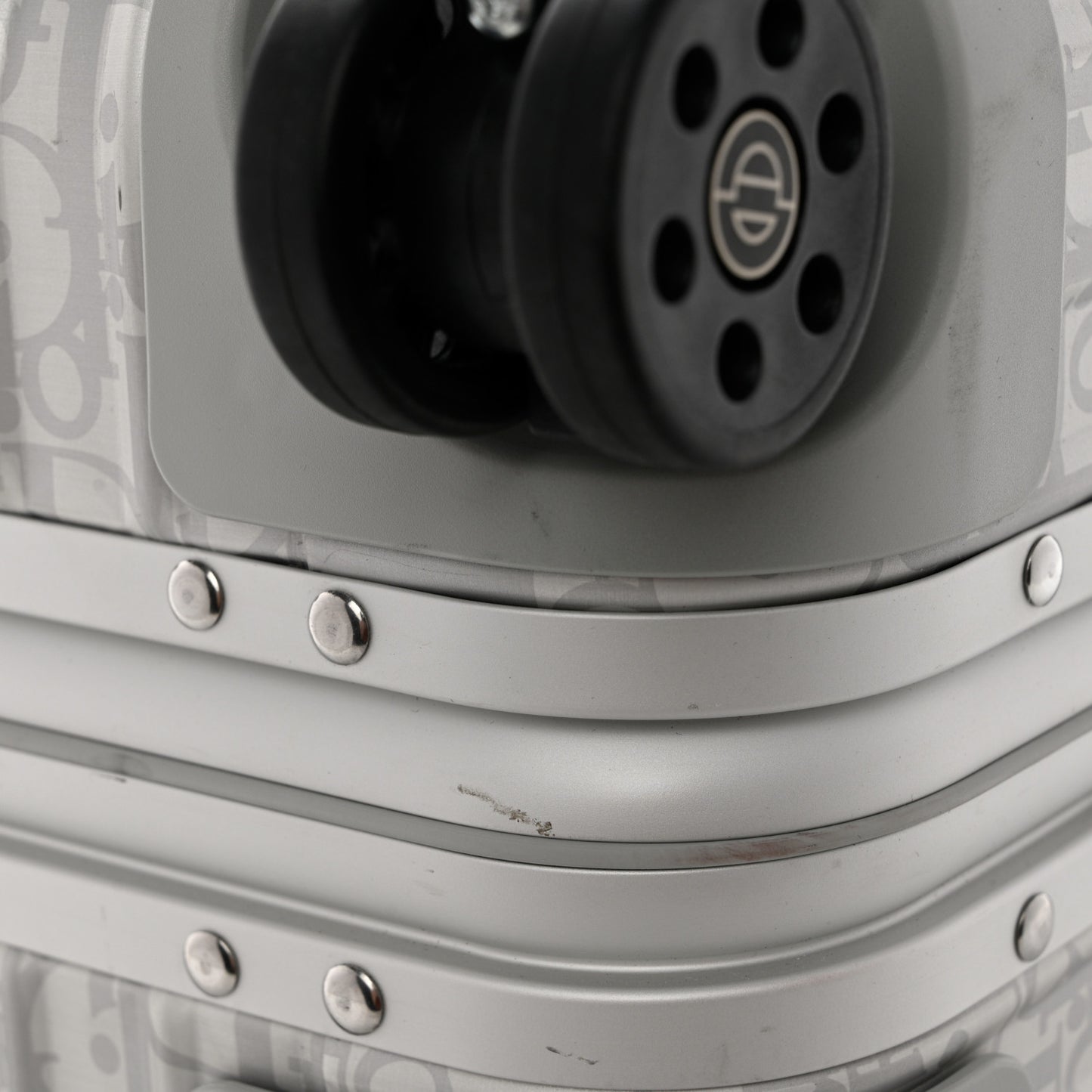 X RIMOWA Aluminum Gradient Cabin Luggage Silver