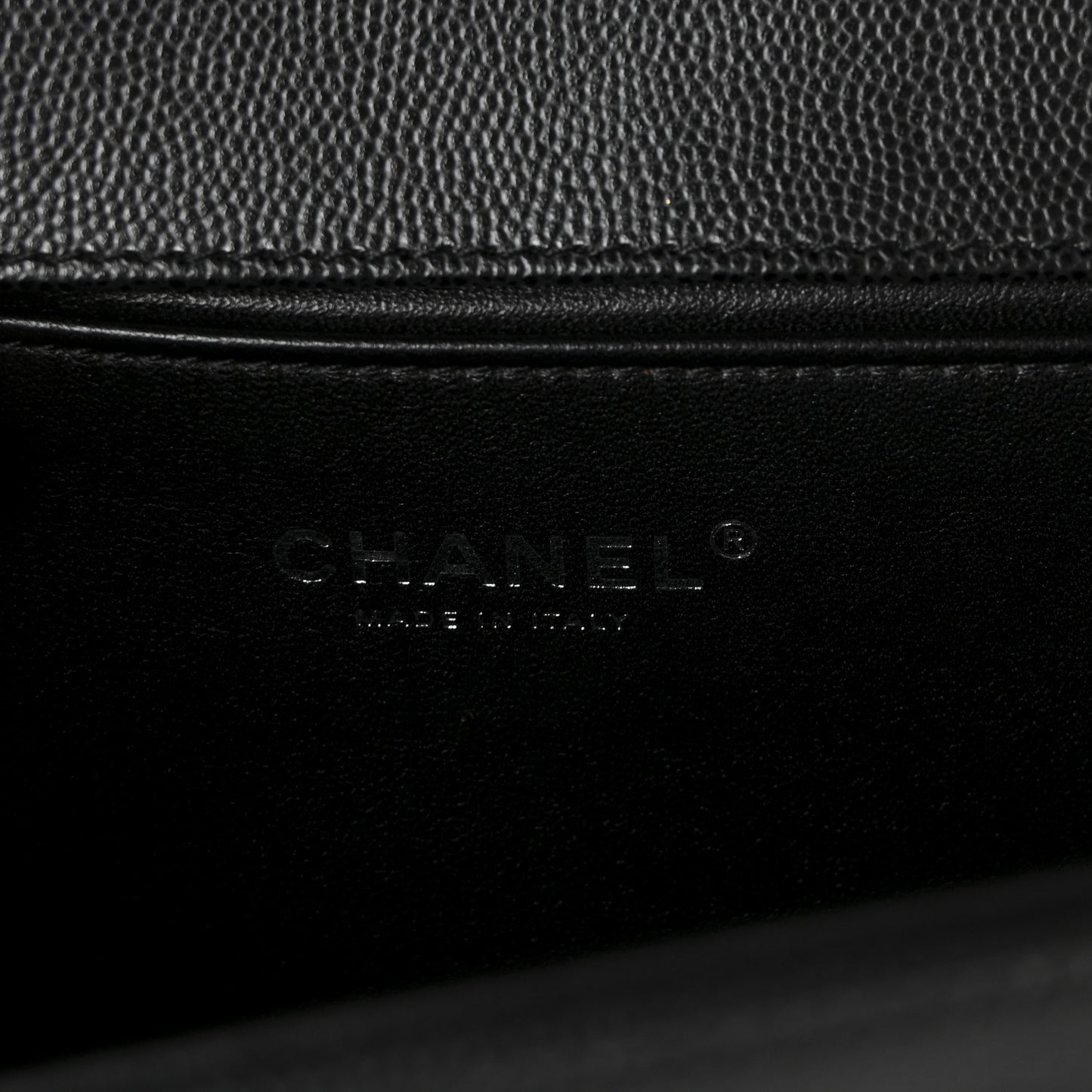 Caviar Quilted Medium Boy Flap Black