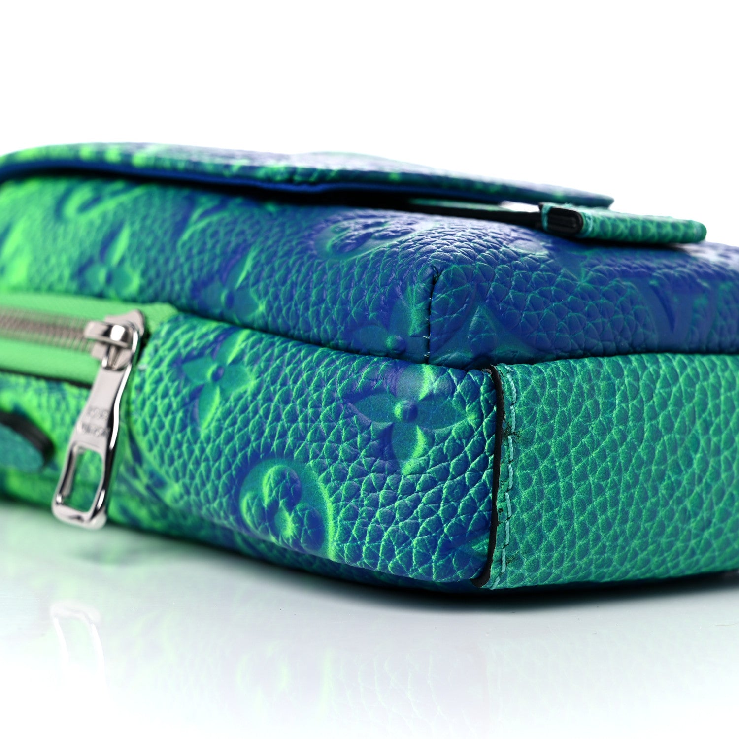 Louis Vuitton Taurillon Illusion Double Phone Case Bleu Vert 7 of 8