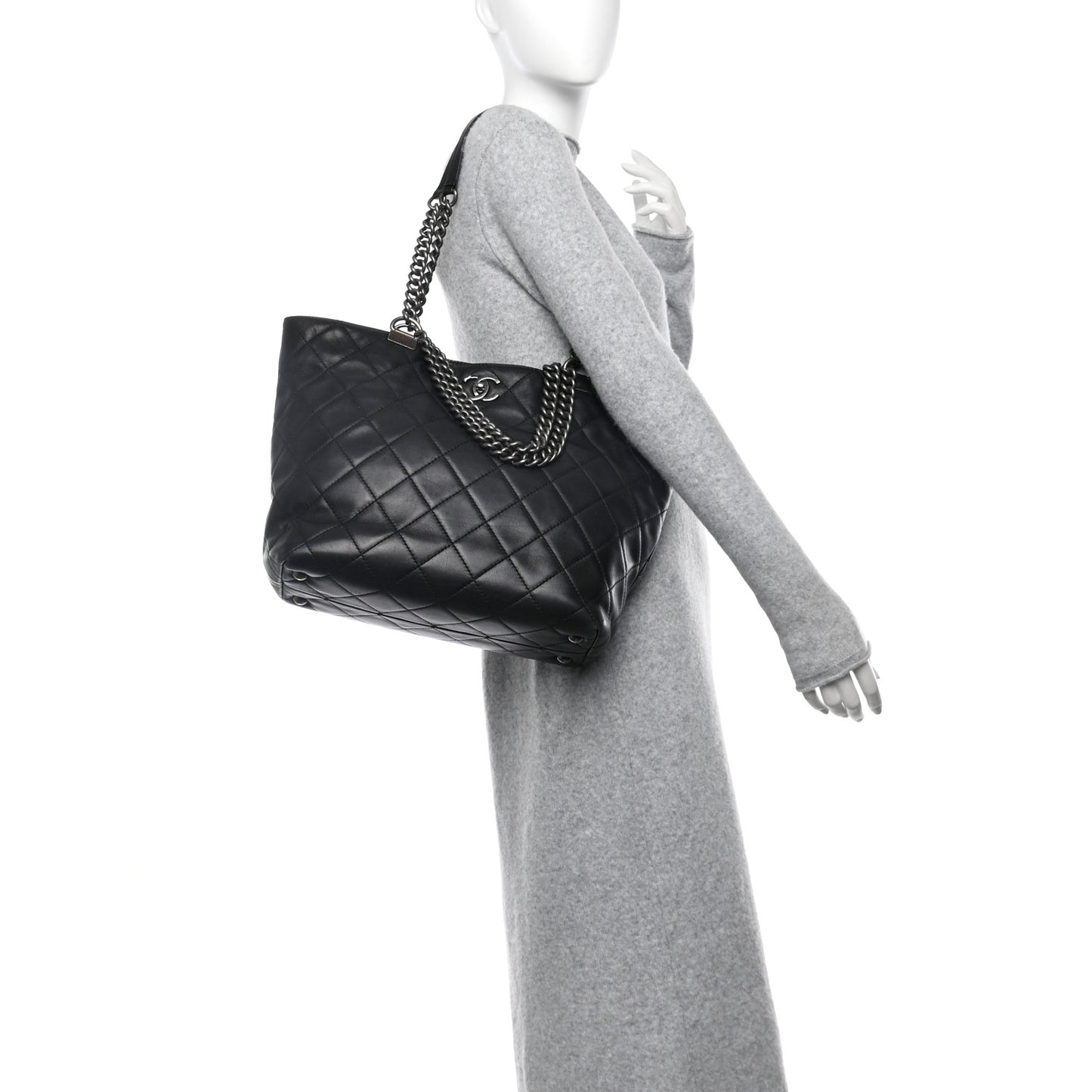 Calfskin Quilted Large Shopping In Chains Tote Black