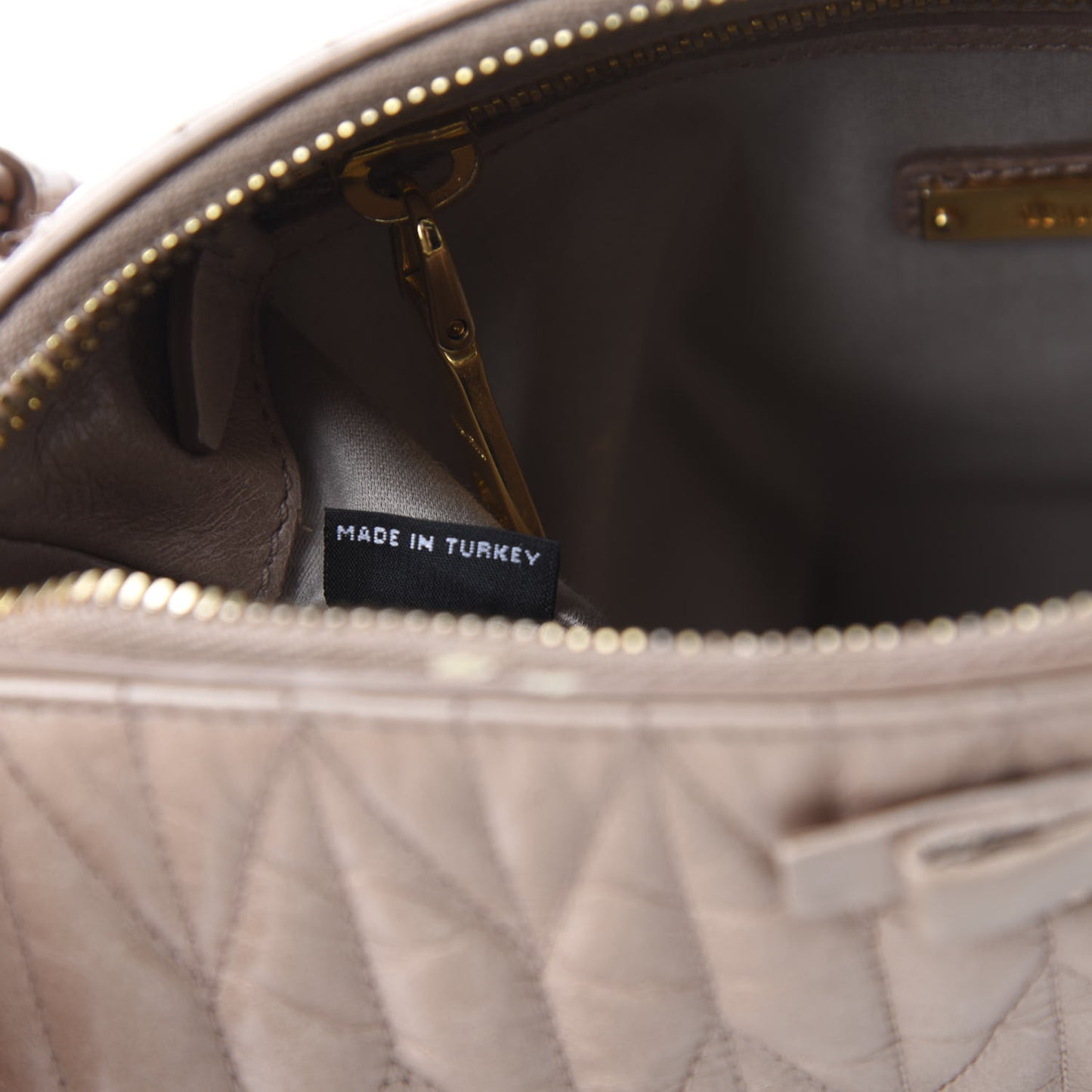 Nappa Matelasse Zip Shoulder Bag Cammeo
