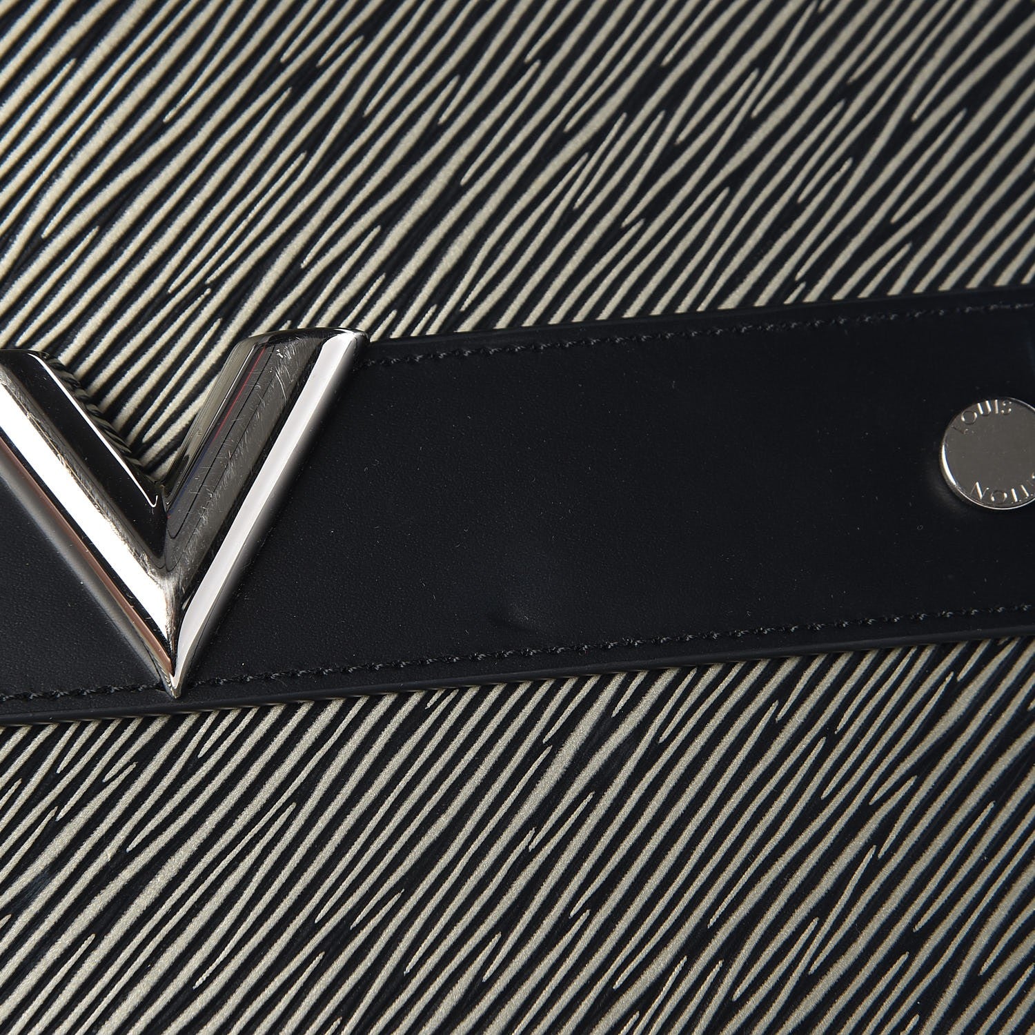 Louis Vuitton Epi Essential V Pochette Platine 8 of 8