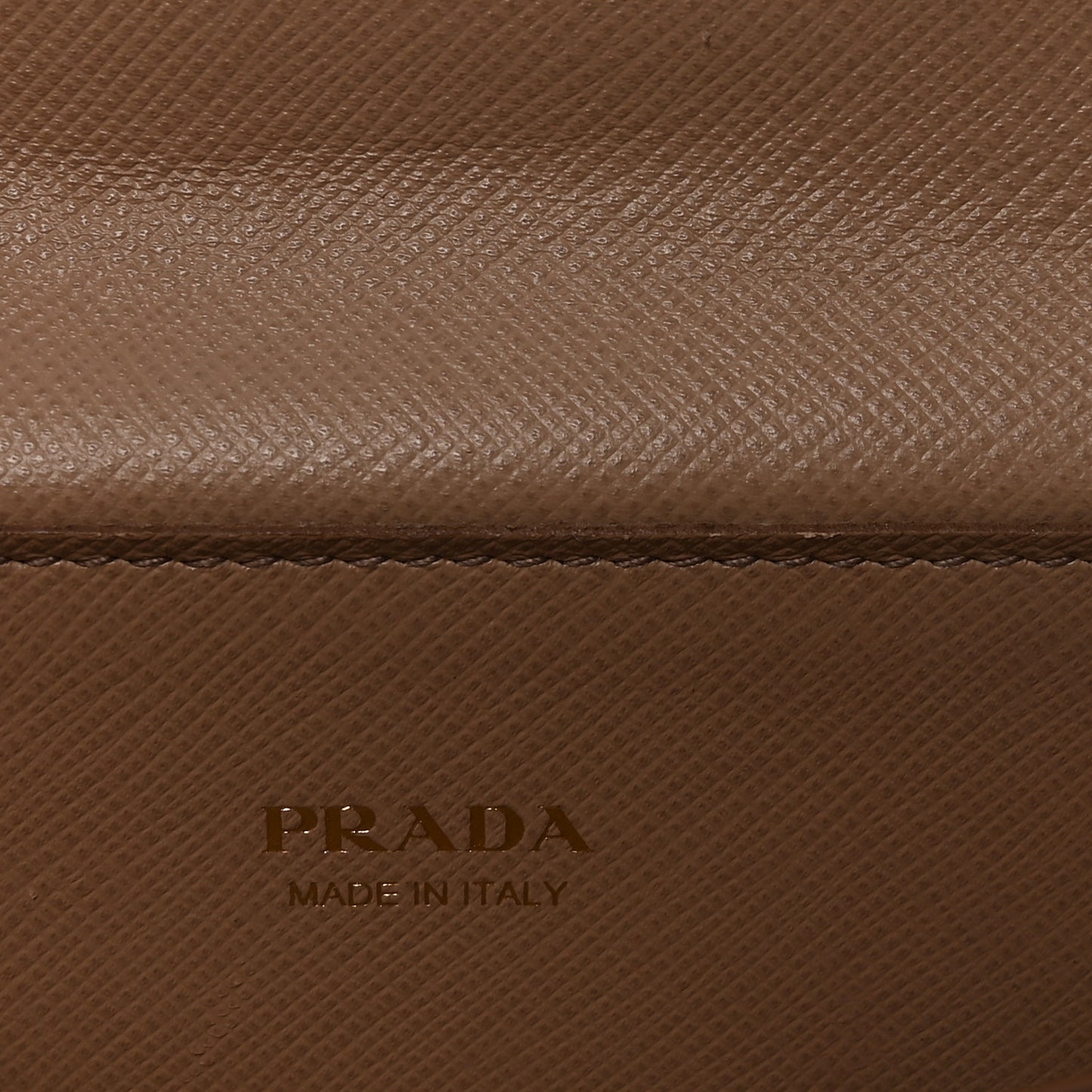 Saffiano Chain Wallet Cammeo