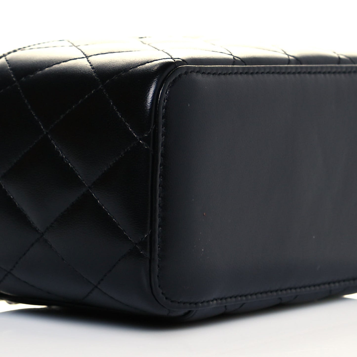 Lambskin Quilted Small Vanity Case With Chain Black