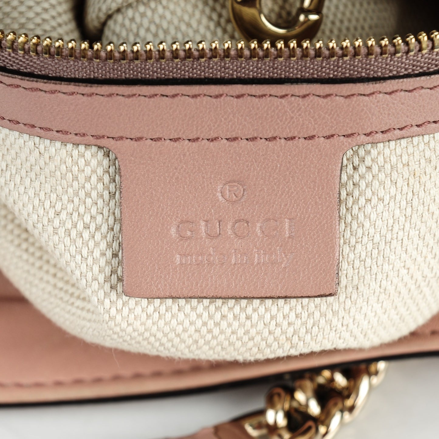 Patent Medium Soho Chain Shoulder Bag Dark Cipria