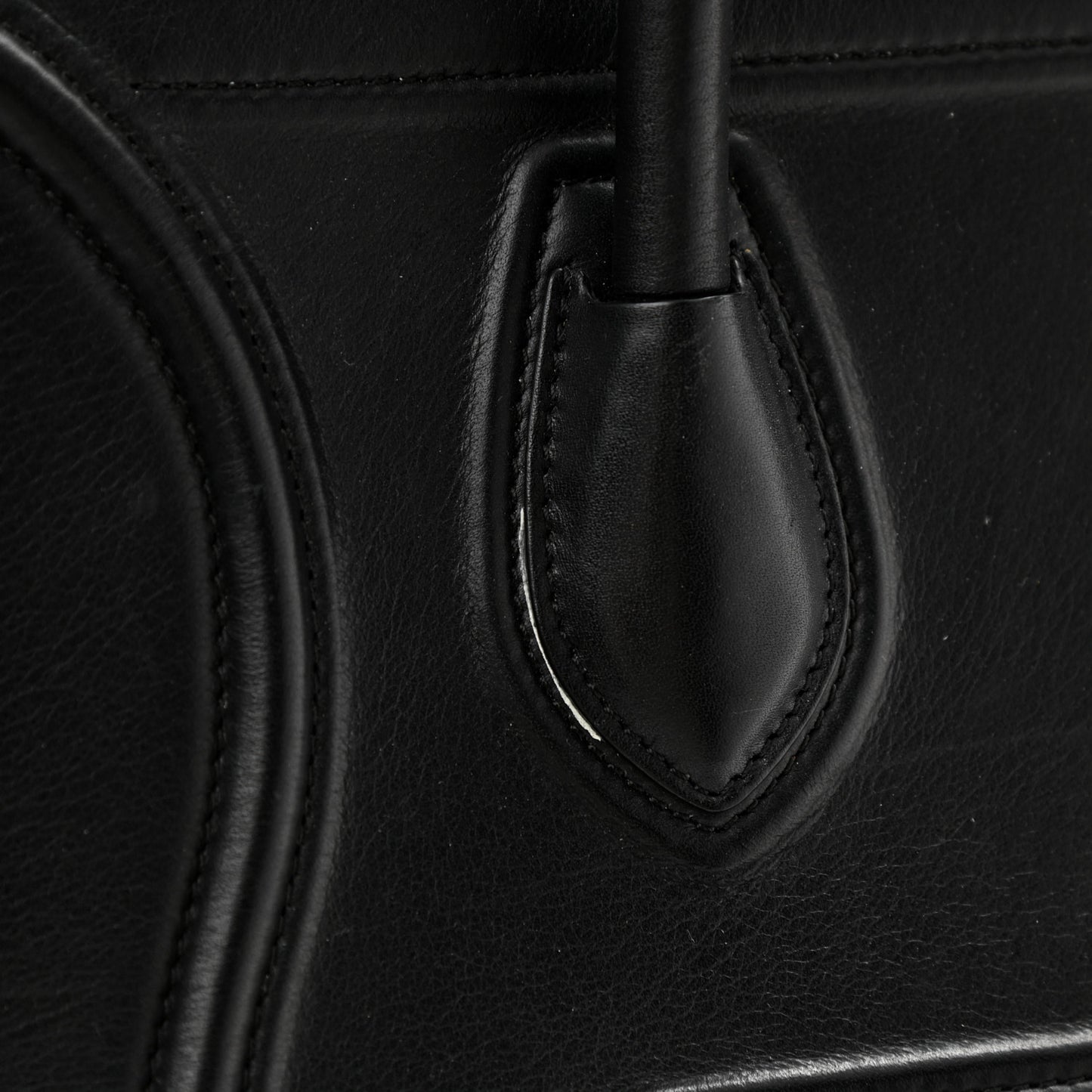 Smooth Calfskin Medium Phantom Luggage Black