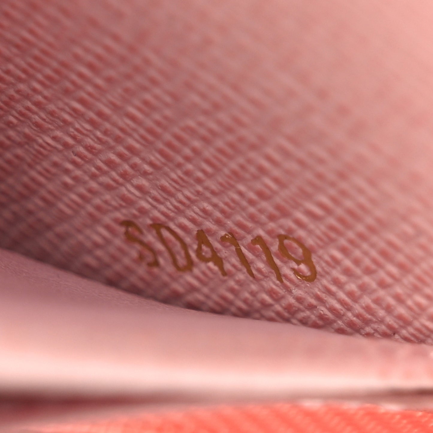 Damier Azur Zippy Wallet Rose Ballerine