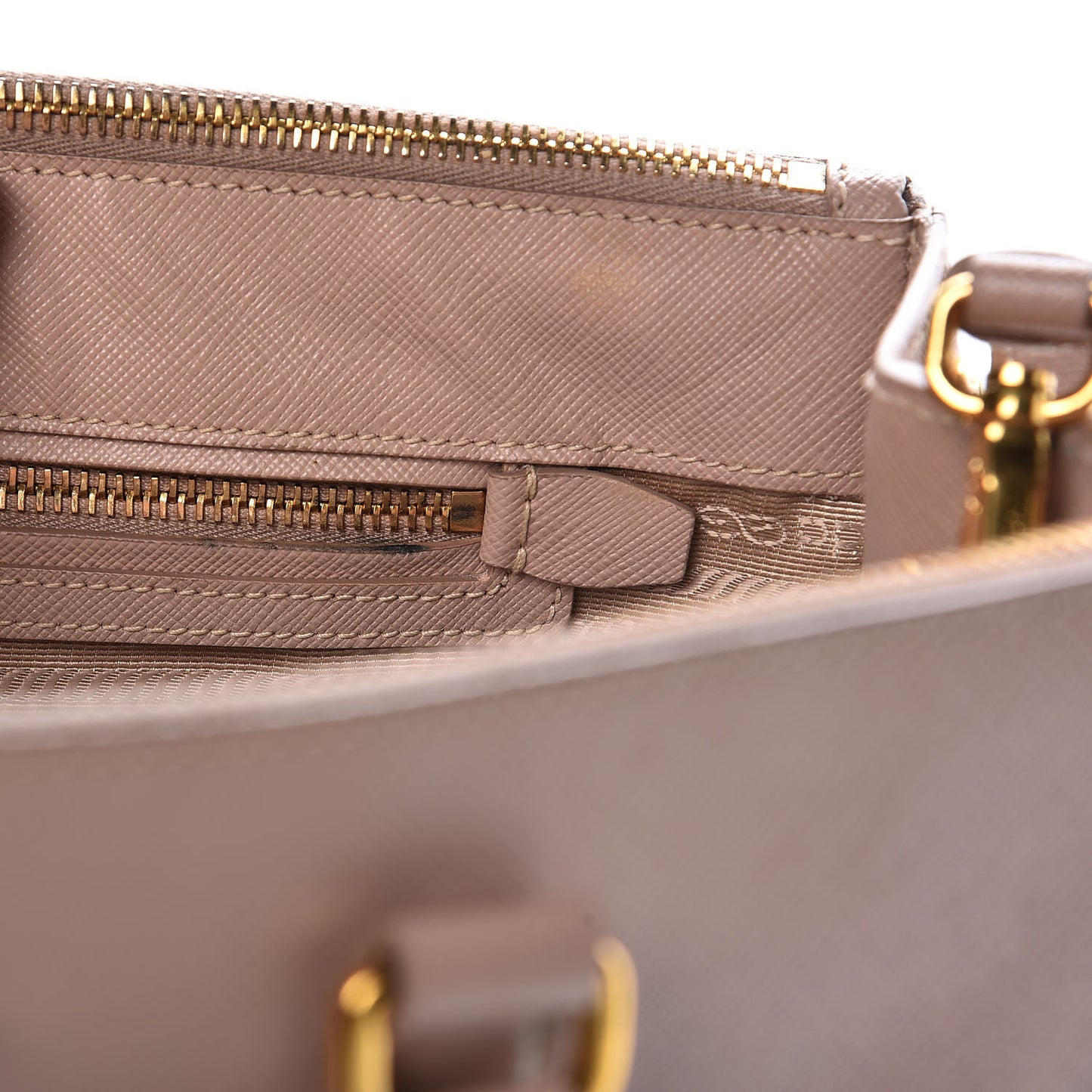 Saffiano Medium Galleria Double Zip Tote Cammeo