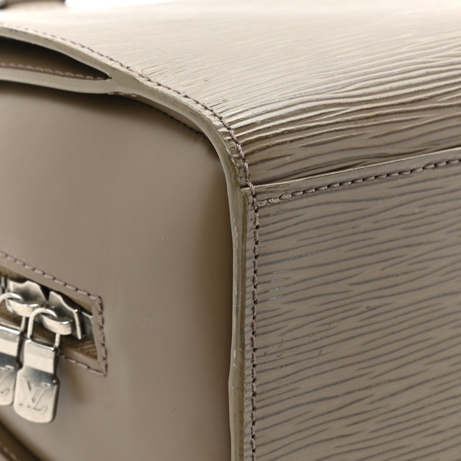 Louis Vuitton Epi Pont-Neuf Pepper 14 of 17
