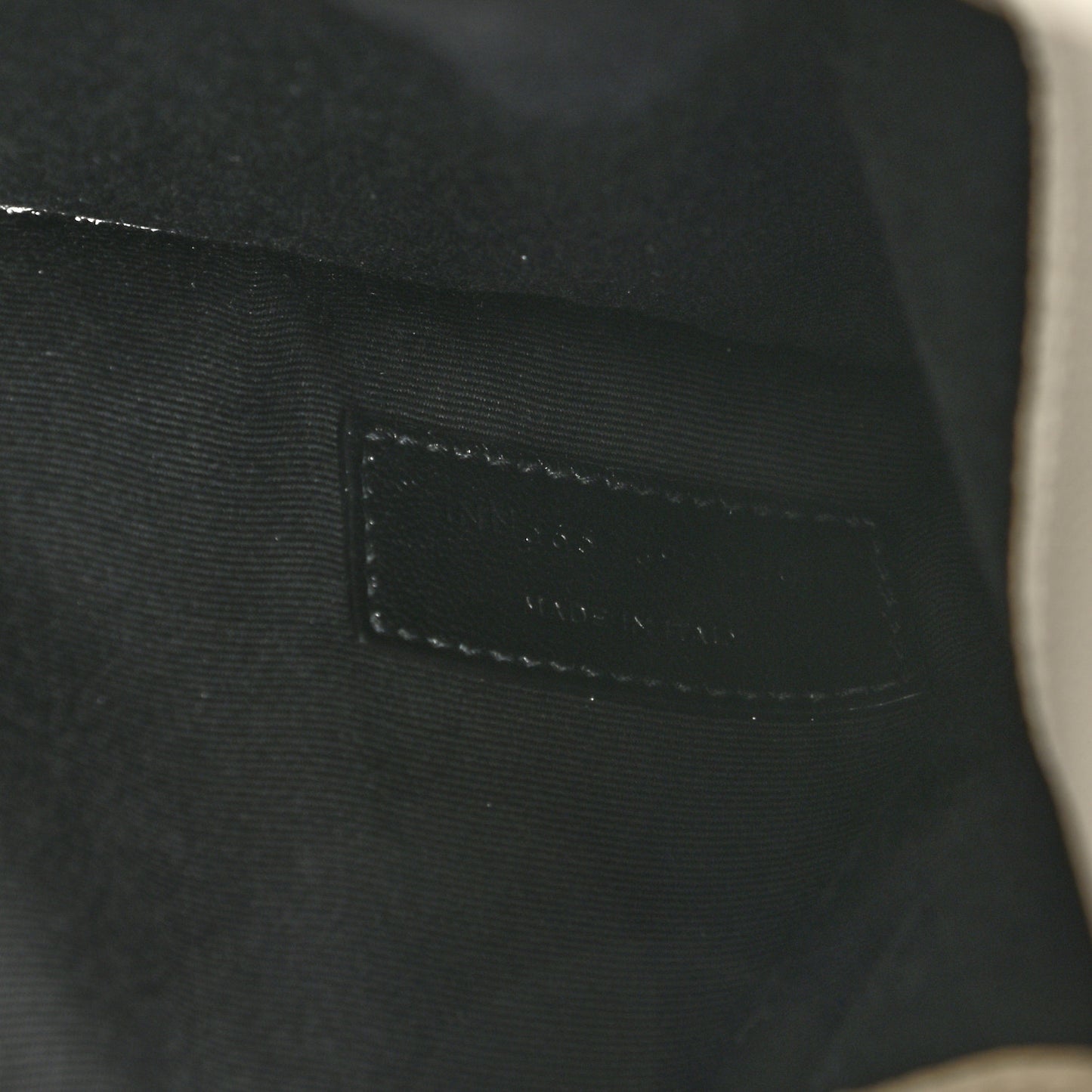 Grain De Poudre Uptown Pouch Crema Soft