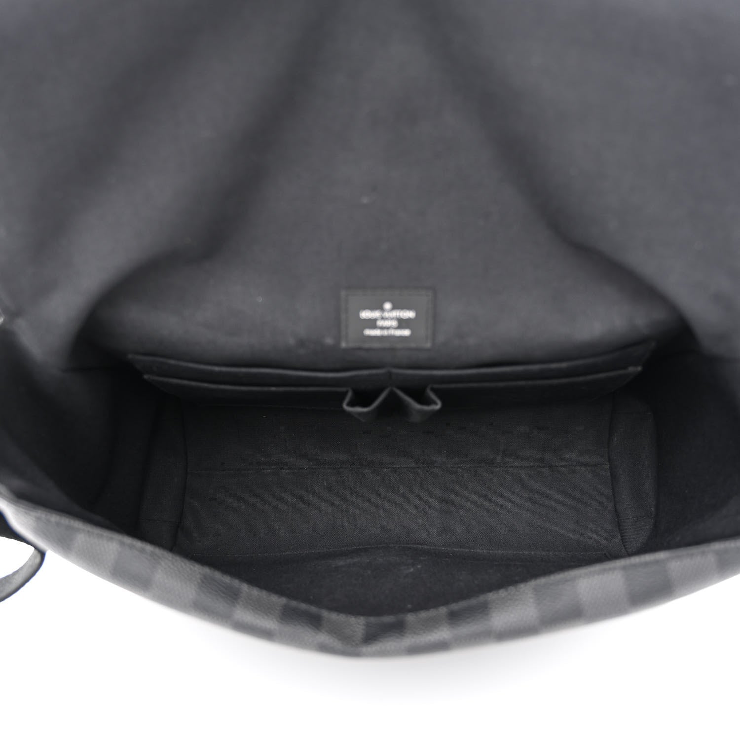Louis Vuitton Damier Graphite Skyline Messenger MM 5 of 12