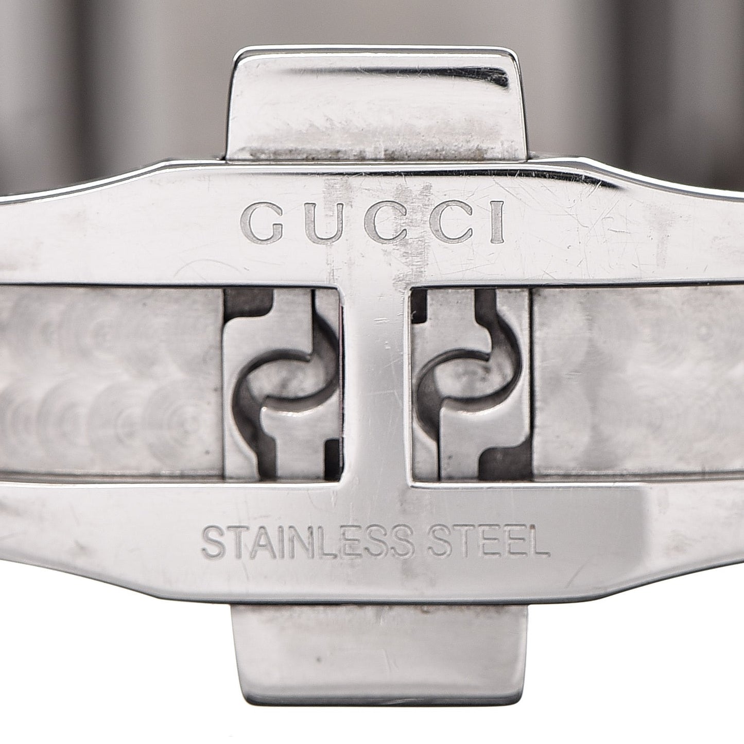 Stainless Steel Diamond Bezel Mother of Pearl 31mm 100L Quartz Watch
