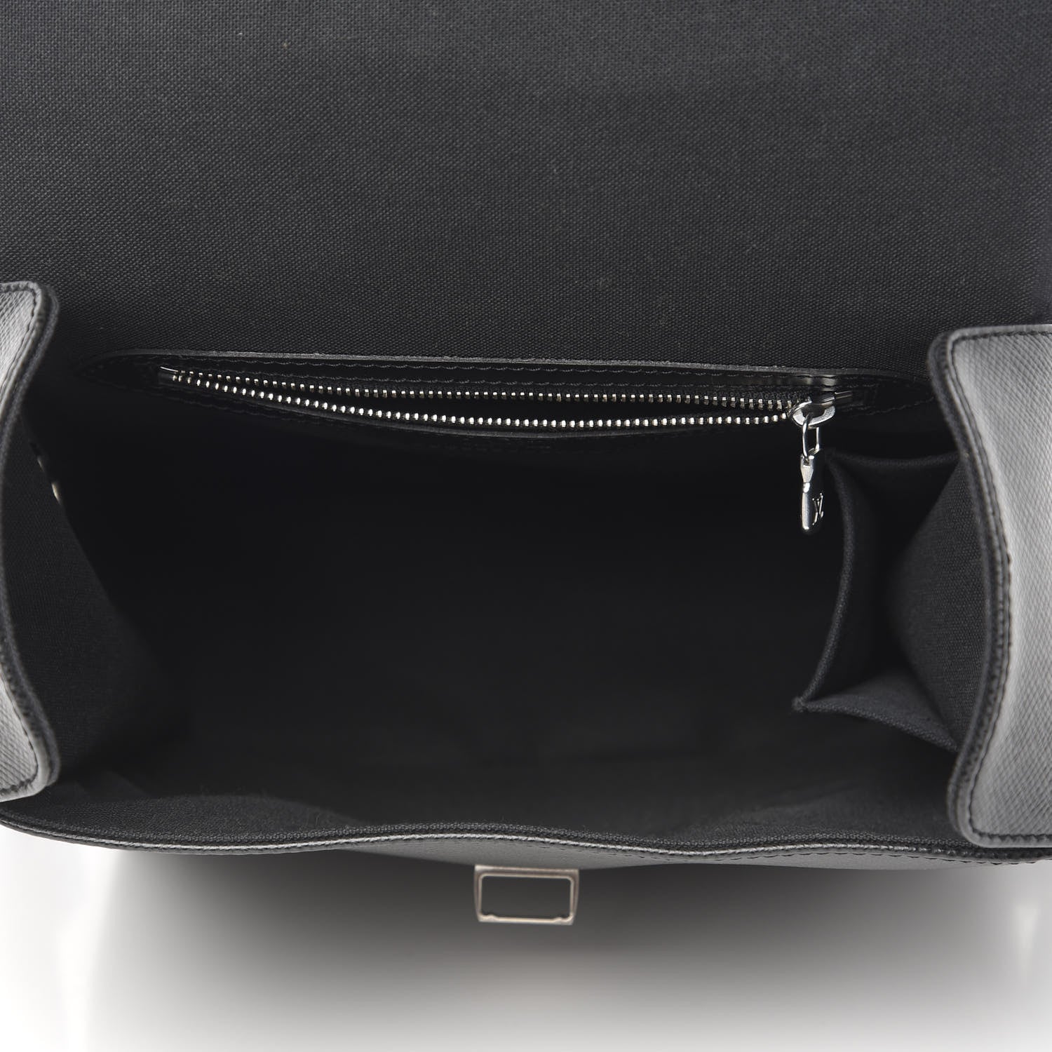 Louis Vuitton Taiga Yaranga Camera Bag Black 5 of 9