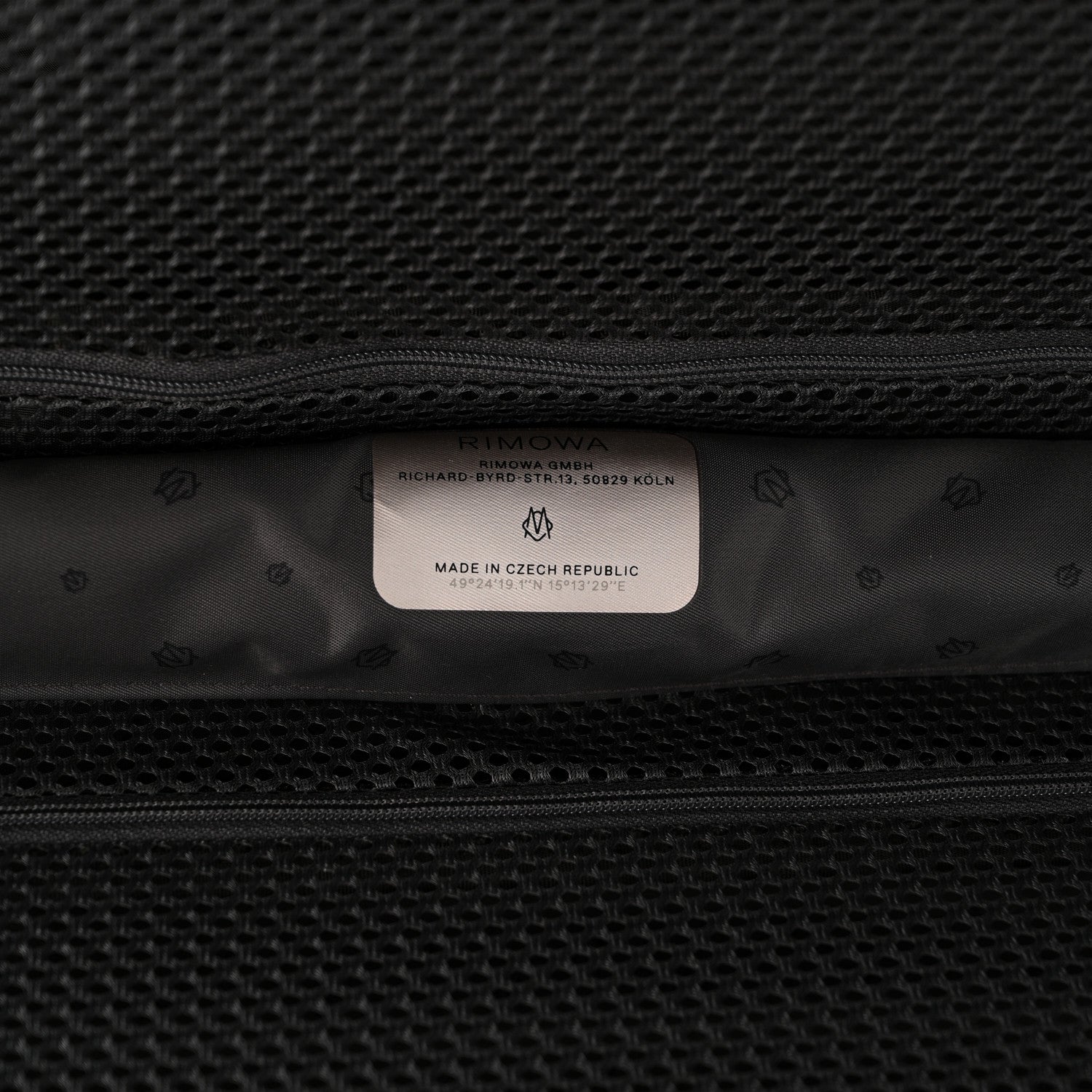 Rimowa Gloss Polycarbonate Essential Lite Cabin U Black 5 of 9