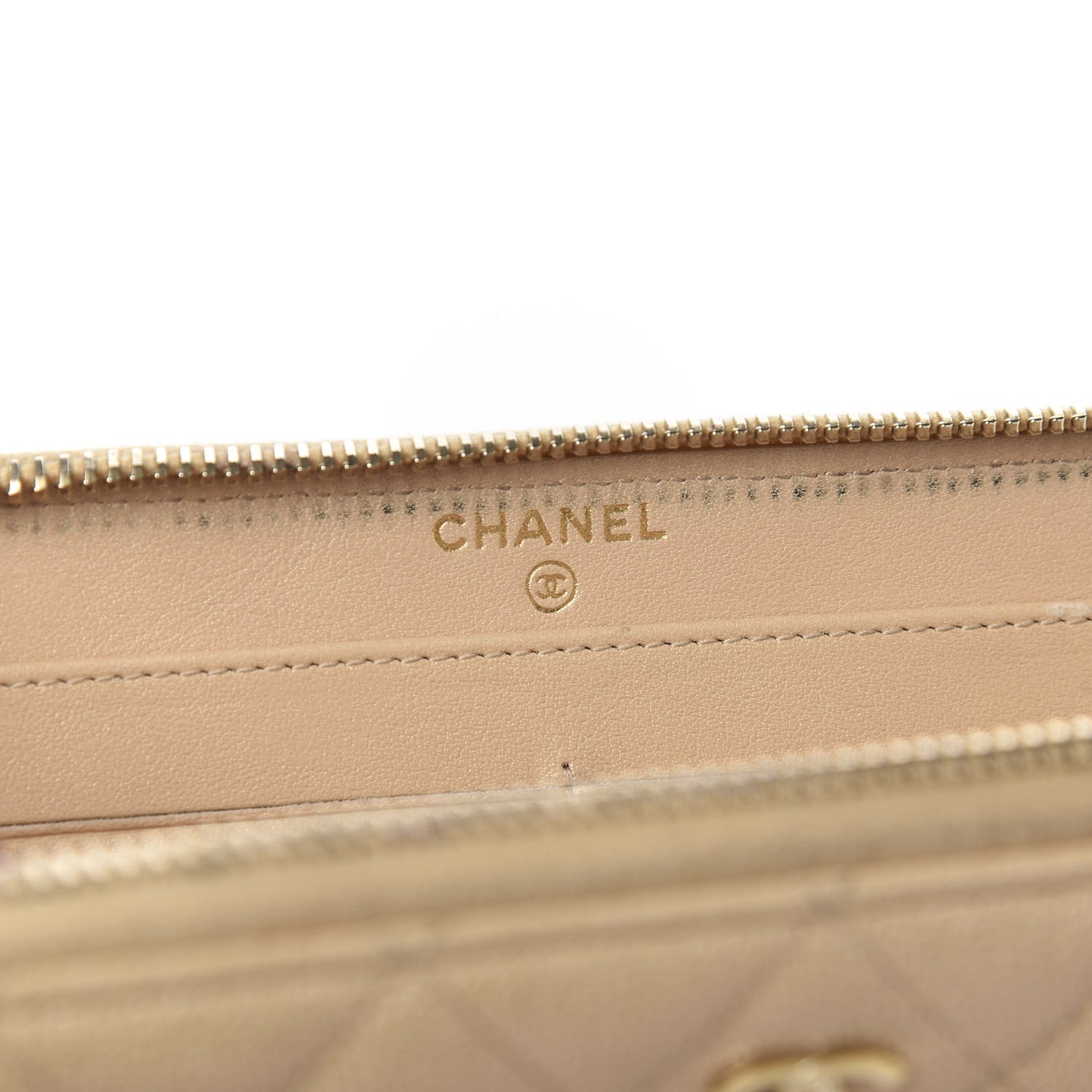 Iridescent Caviar Quilted Large Gusset Zip Around Wallet Beige Clair