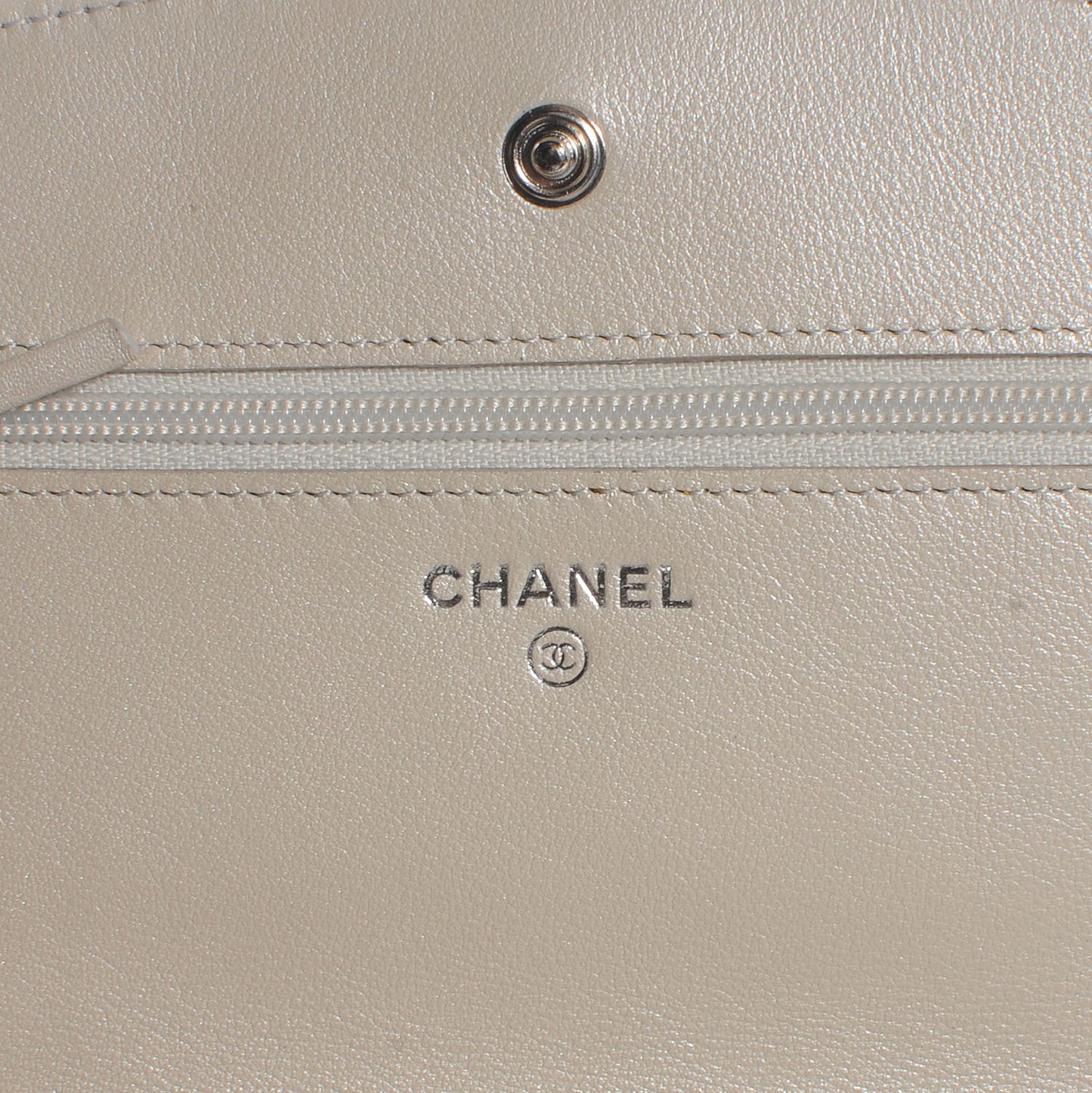 Caviar Sevruga Wallet on Chain Silver