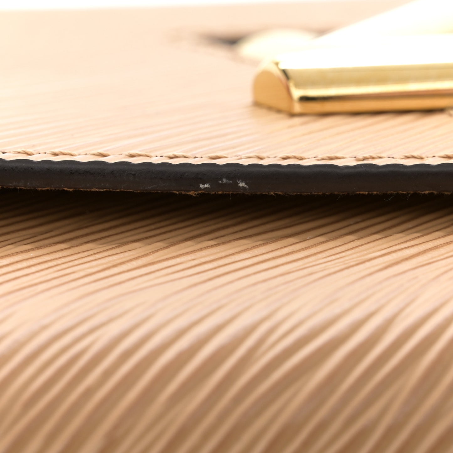 Epi Twist Shoulder Bag MM Camel