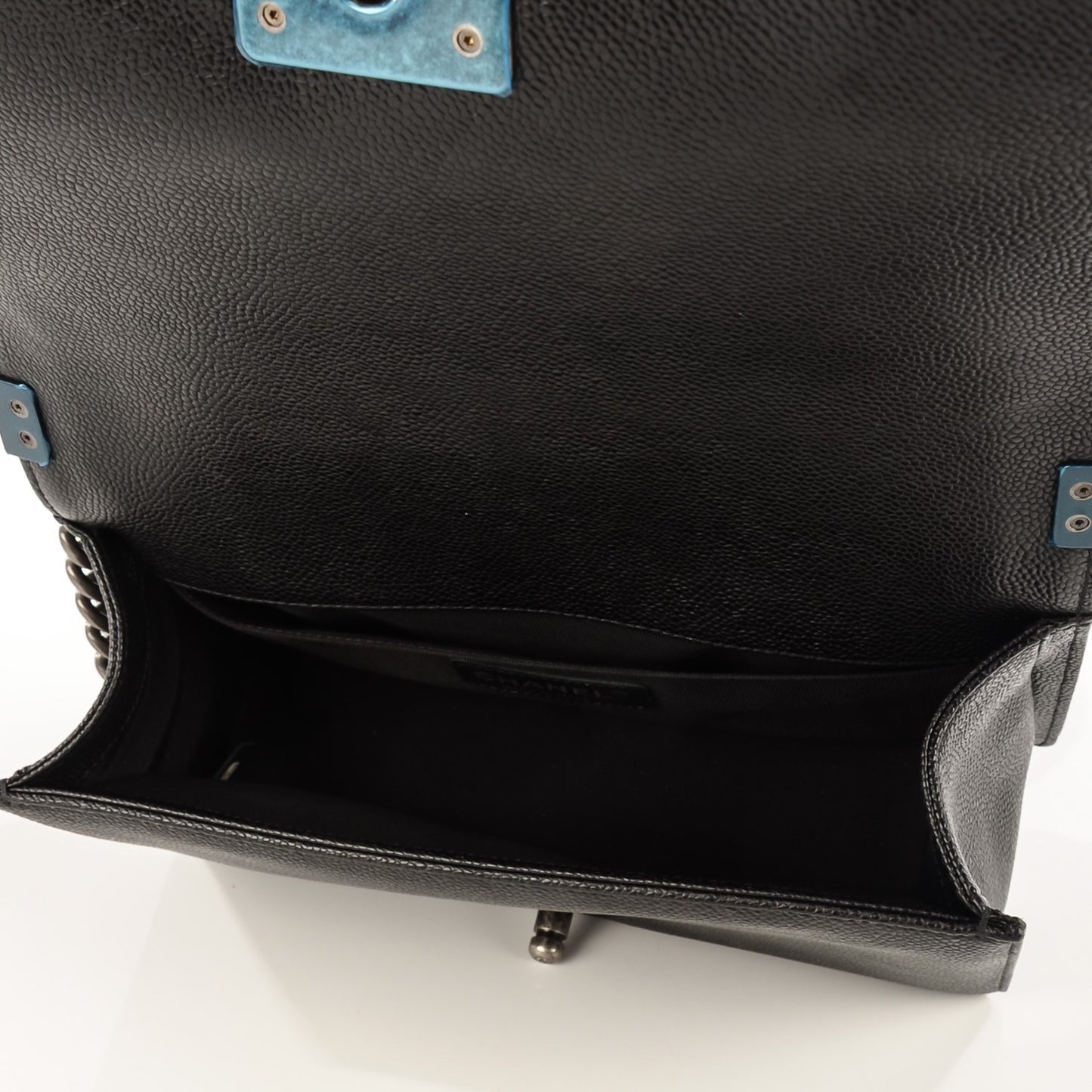 Caviar Quilted Medium Boy Flap Black