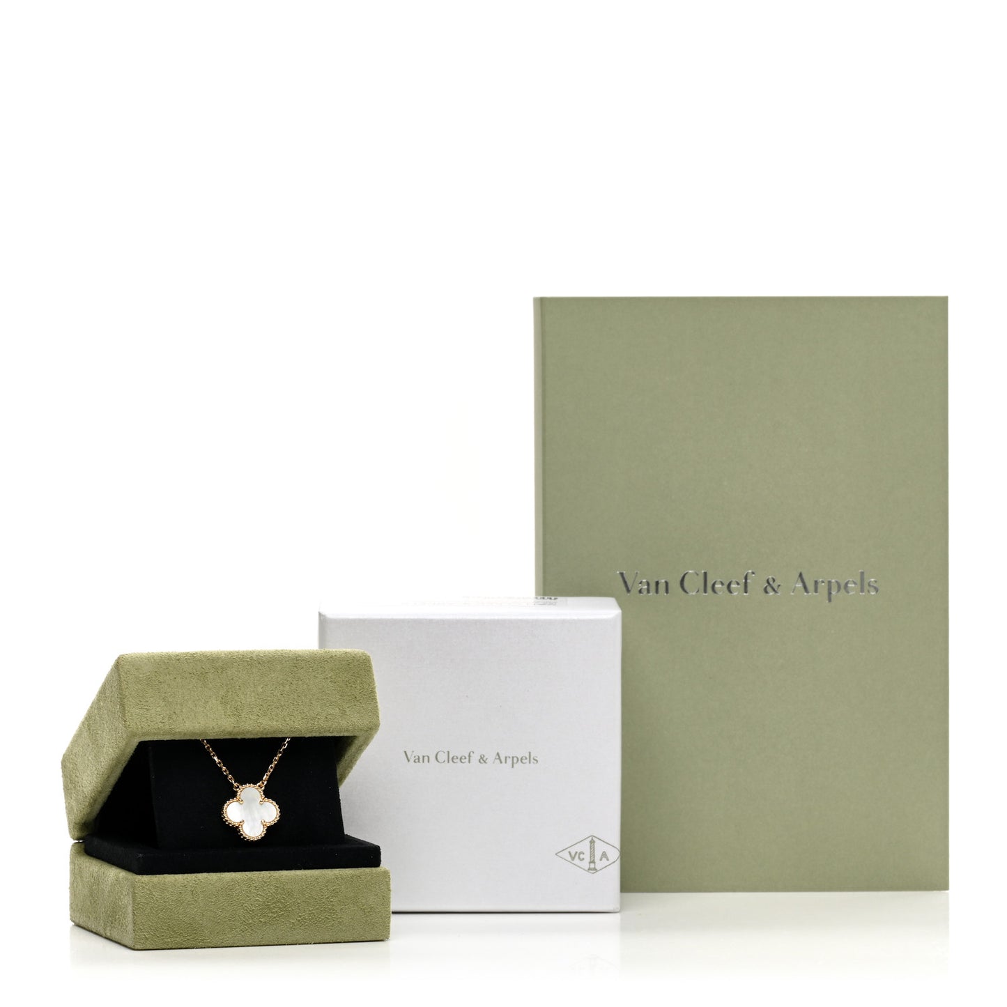 18K Yellow Gold Mother of Pearl Vintage Alhambra Pendant Necklace