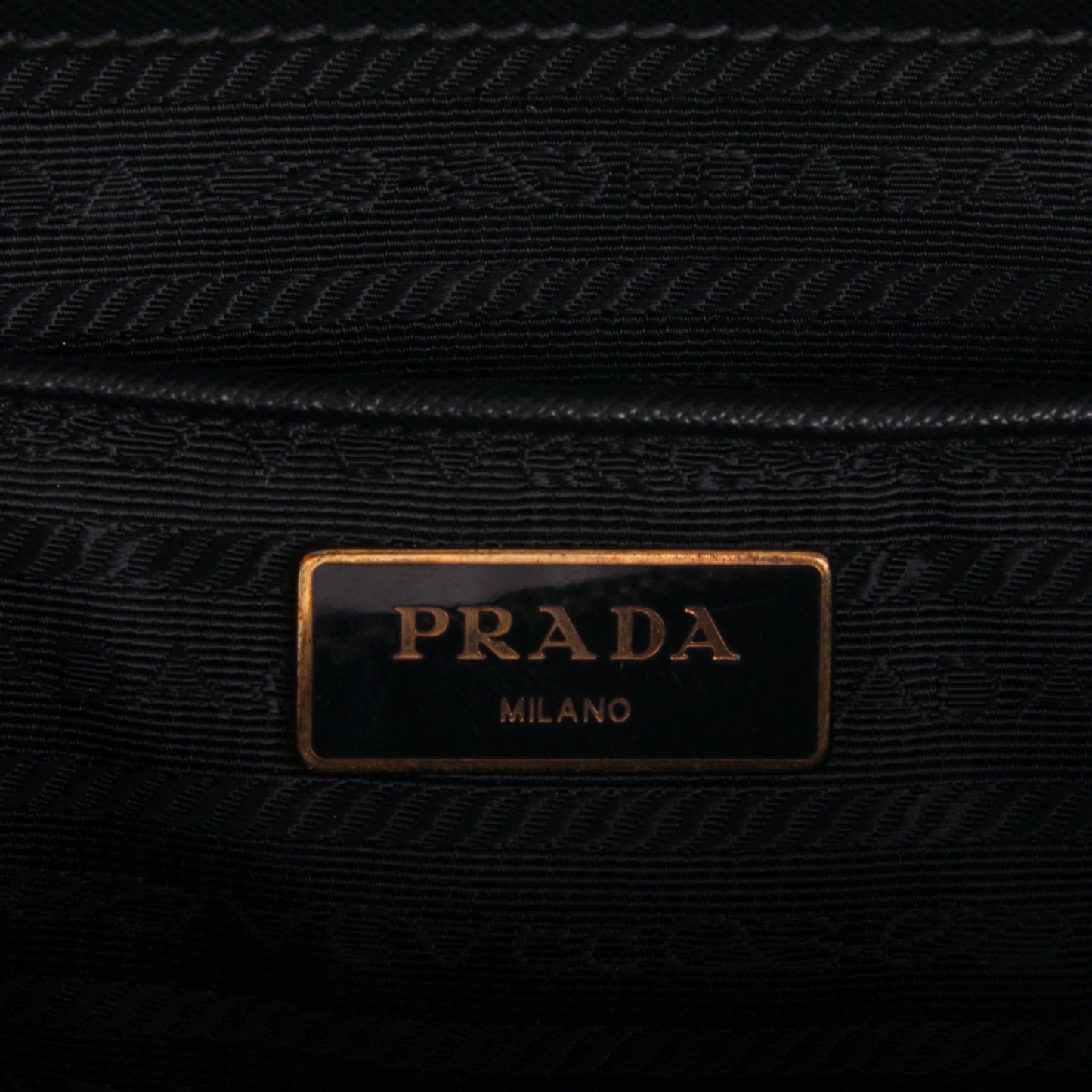 Saffiano Medium Galleria Double Zip Tote Black