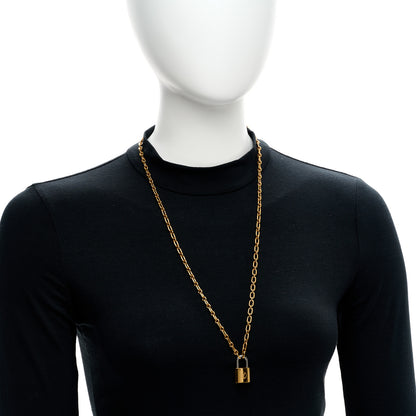 Louis Vuitton Lock Me Pendant Necklace Gold 2 of 5
