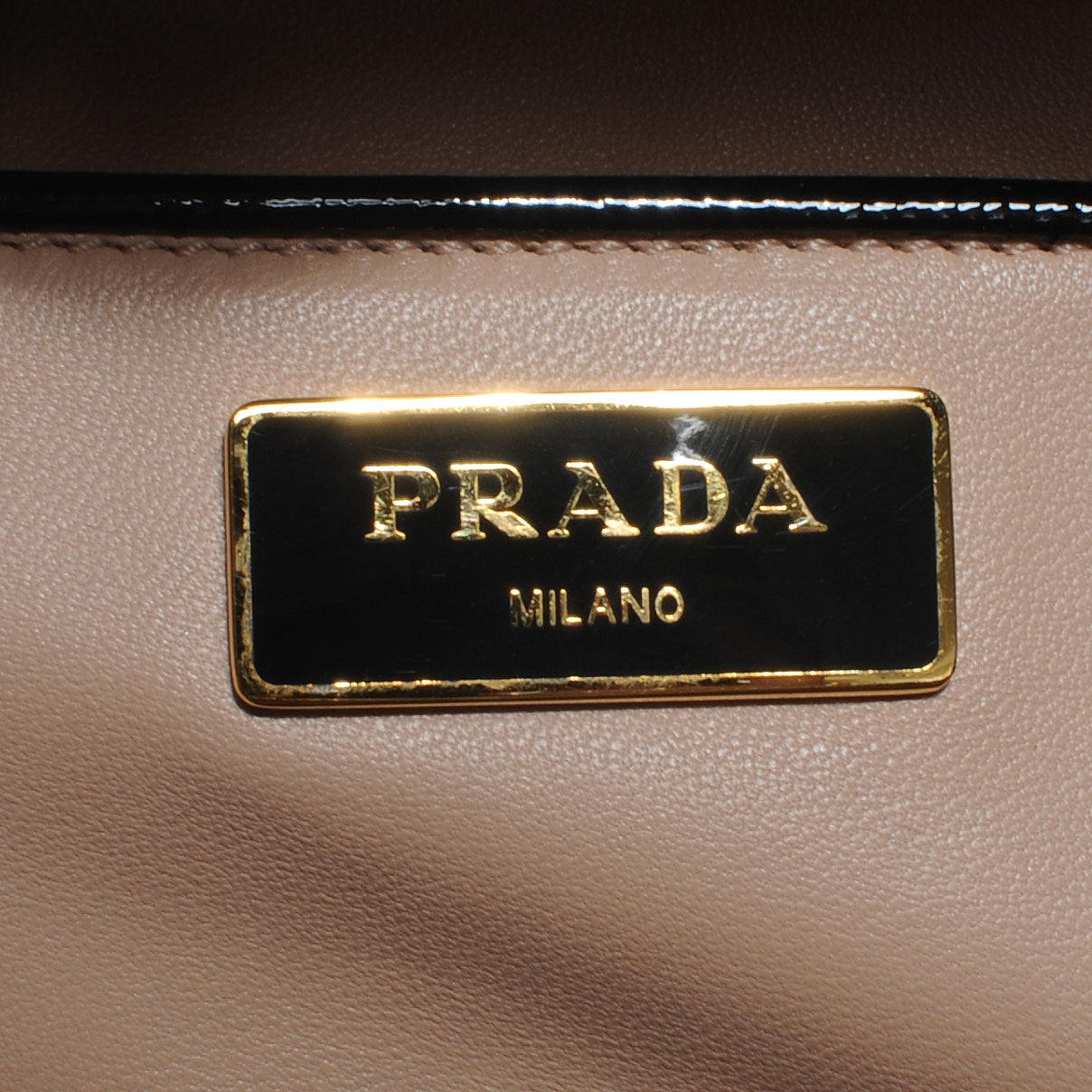 Saffiano Vernice Pyramid Bag Black White Rosso