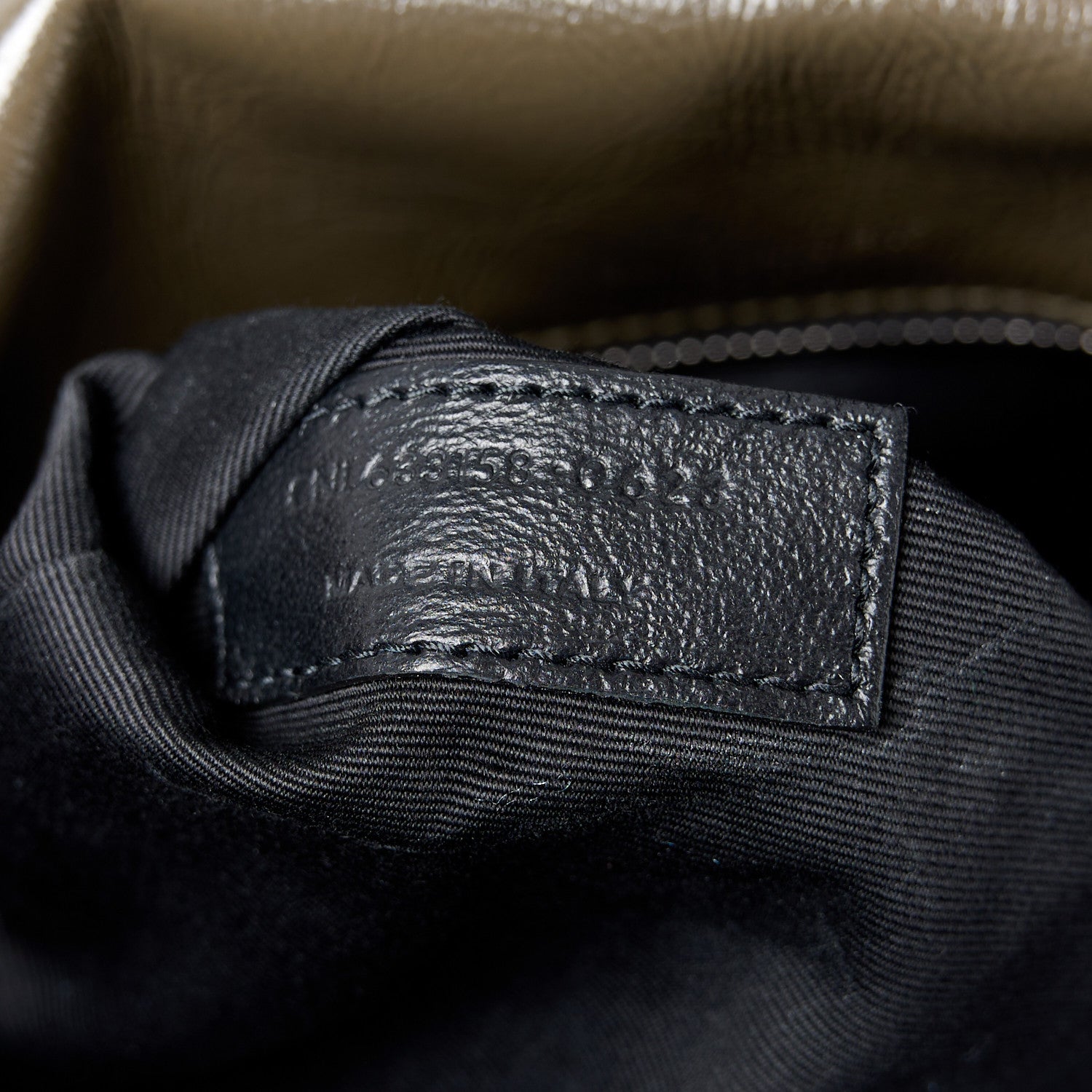 Saint Laurent Crinkled Calfskin Matelasse Monogram Medium Niki Chain Satchel Light Musk 7 of 10