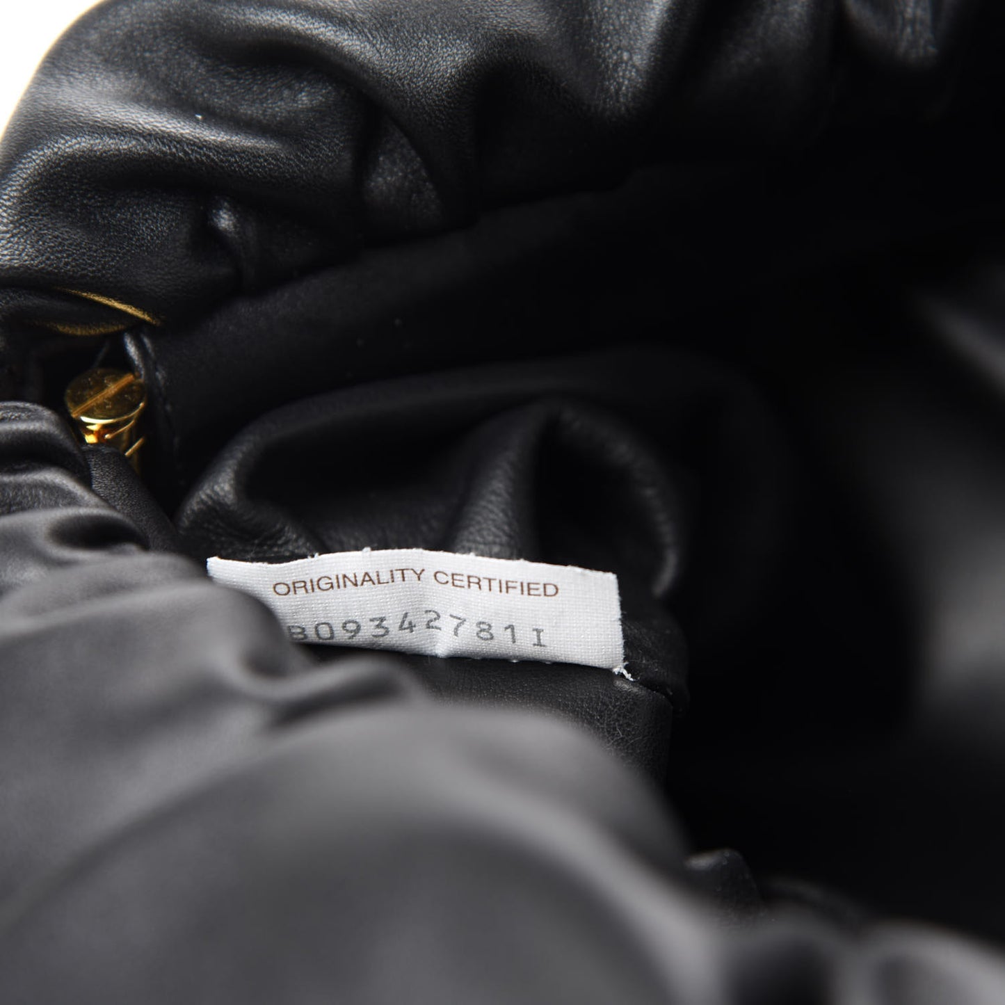 Calfskin The Pouch Chain Black