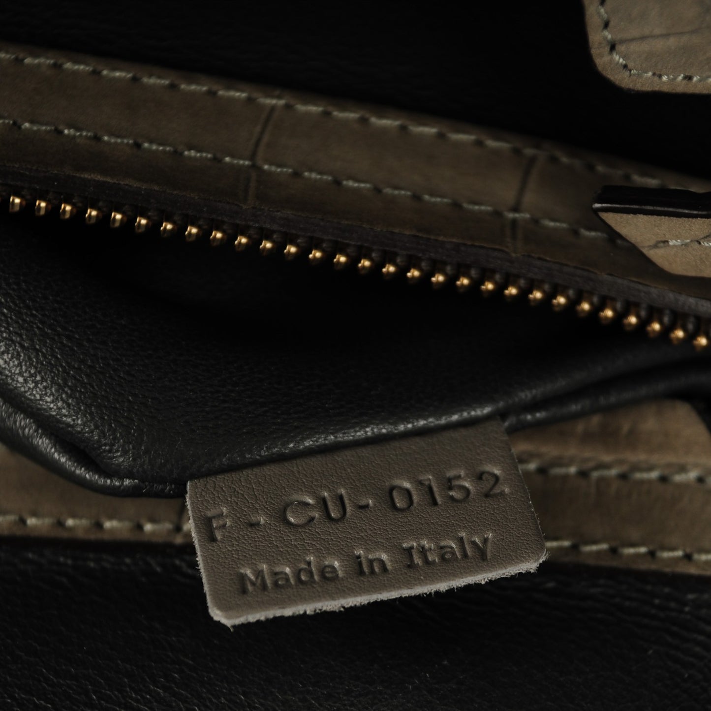 Crocodile Embossed Nubuck Medium Phantom Luggage Grey