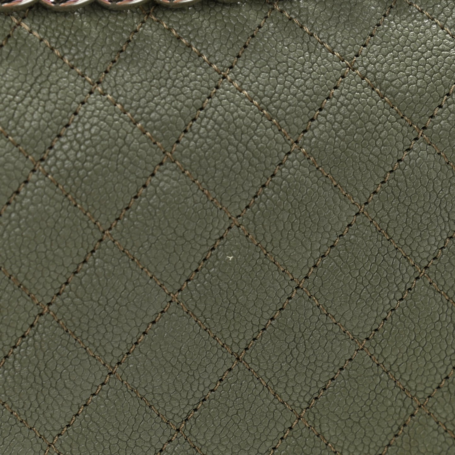 Caviar Quilted Medium Boy Flap Green