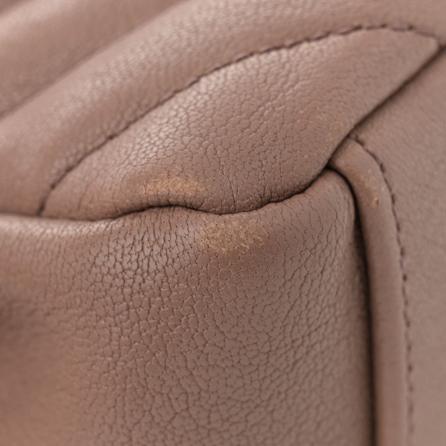 Saint Laurent Sheepskin Matelasse Chevron Monogram Medium College Bag Fard 14 of 14