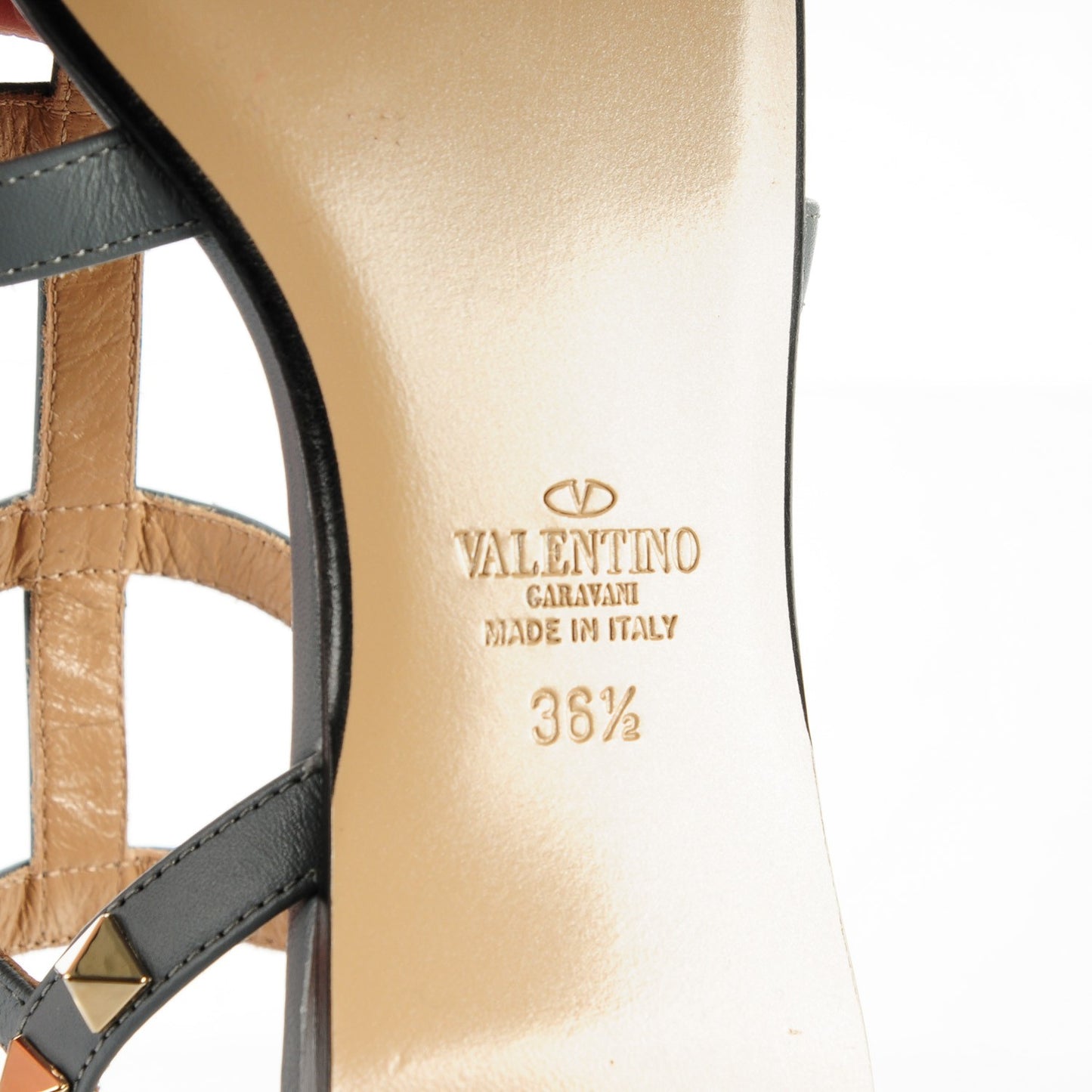 Calfskin Rockstud Gladiator Flat Sandals 36.5 Light Stone