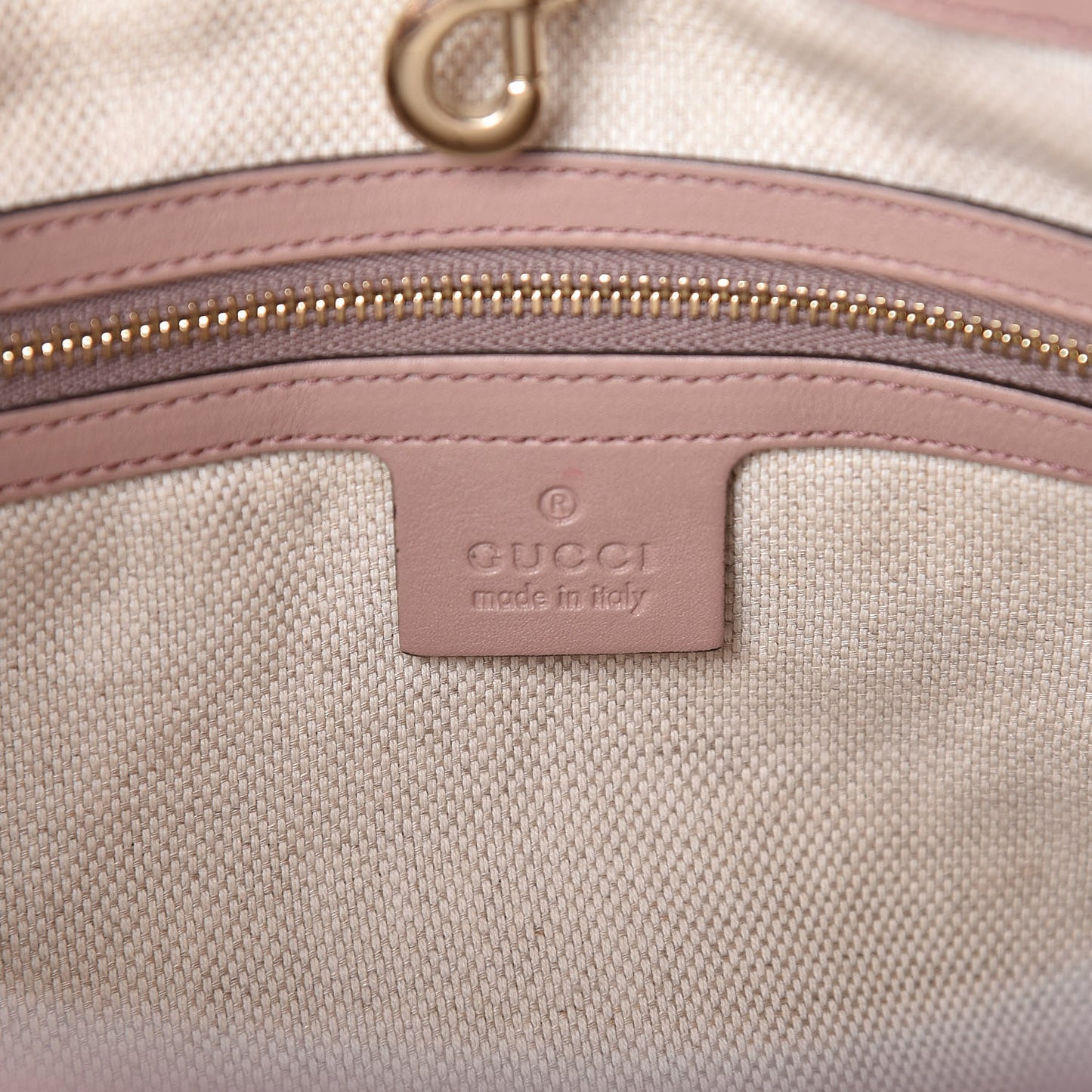 Patent Medium Soho Chain Shoulder Bag Dark Cipria