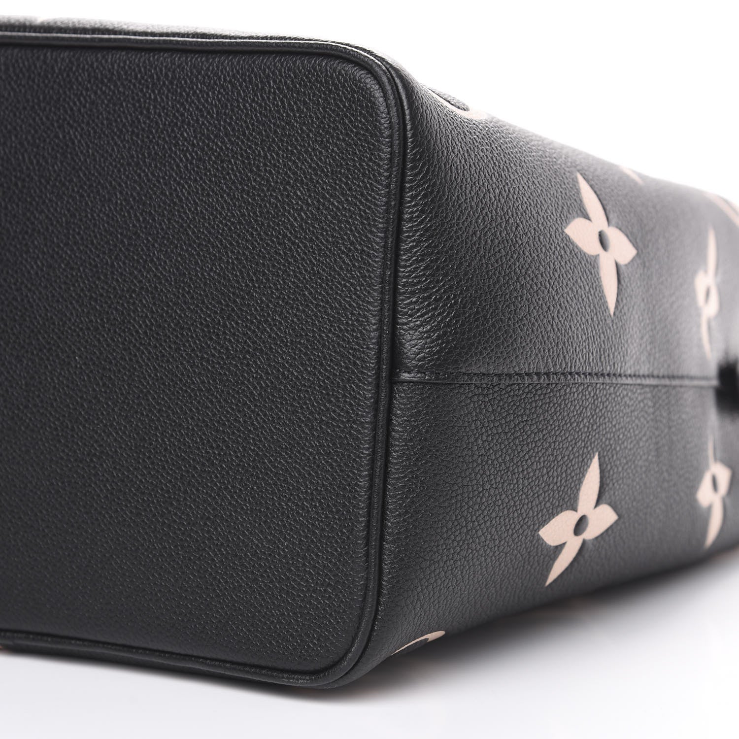 Louis Vuitton Empreinte Monogram Giant Neonoe MM Black Beige 7 of 7