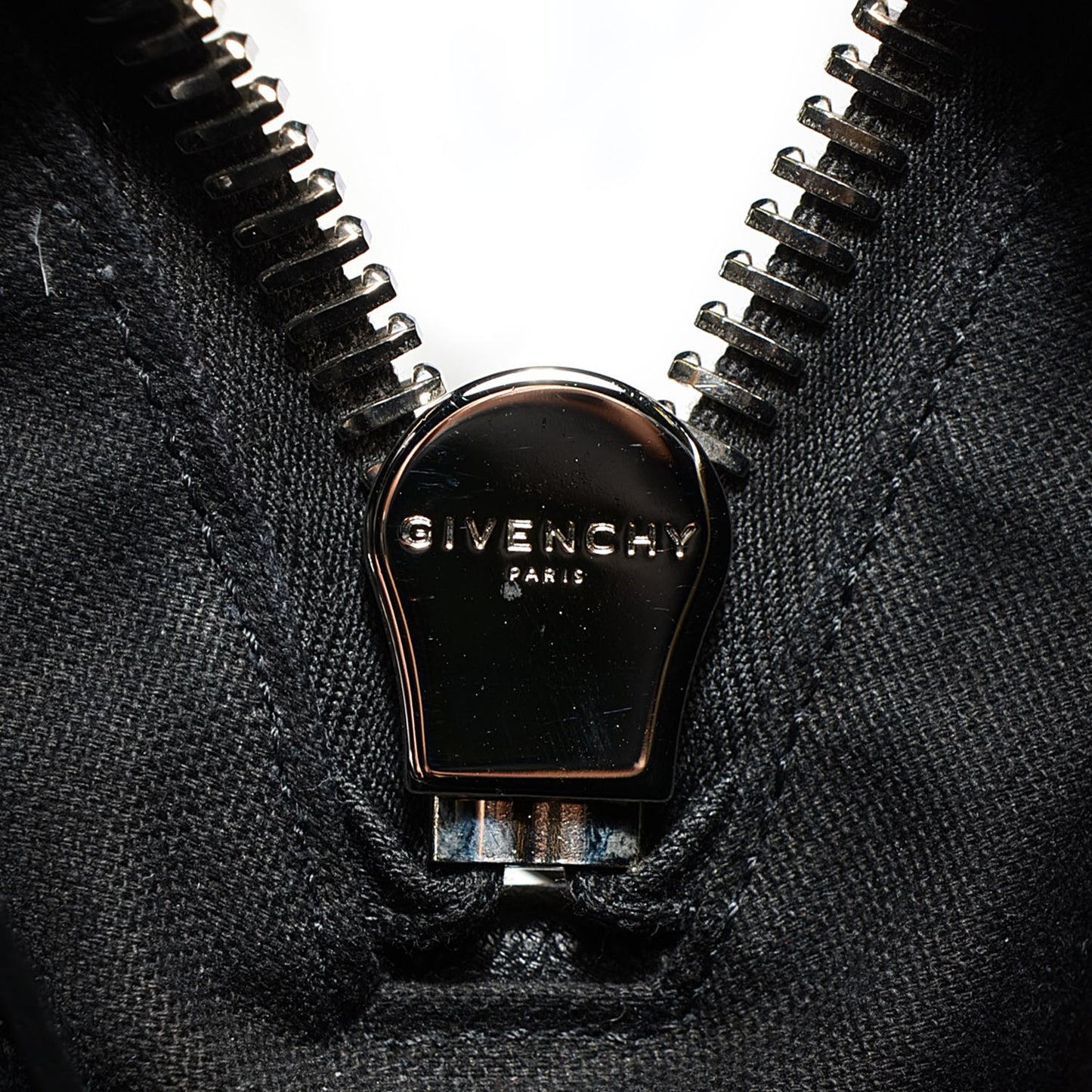 Sugar Goatskin Medium Antigona Black