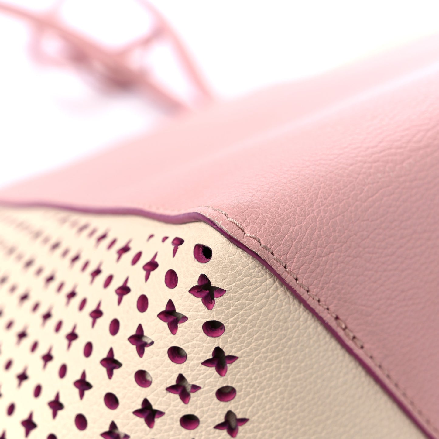 Calfskin Perforated Lockme Cabas Rose Poudre Creme