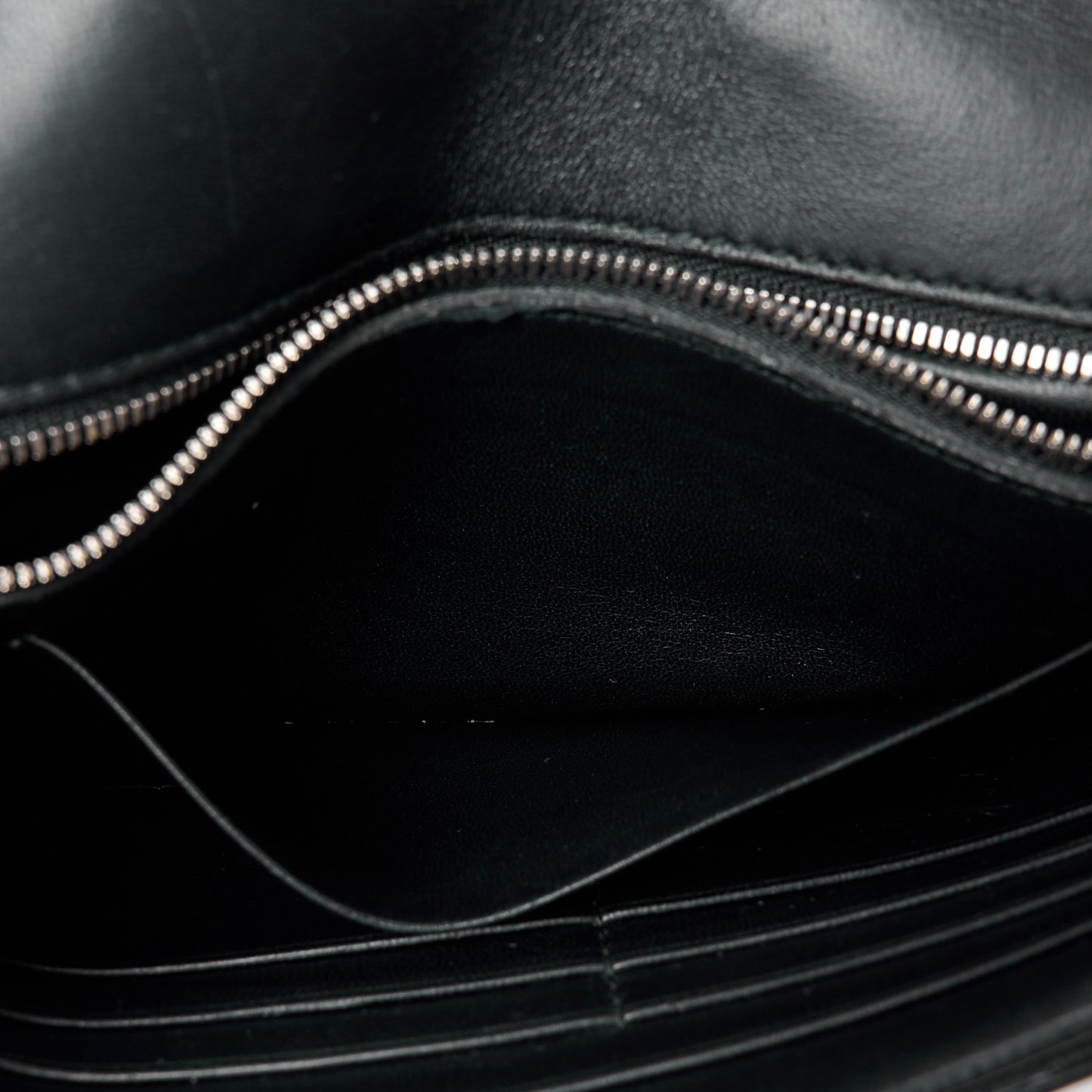 Pebbled Calfskin Logo Everyday Flap Chain Wallet Black