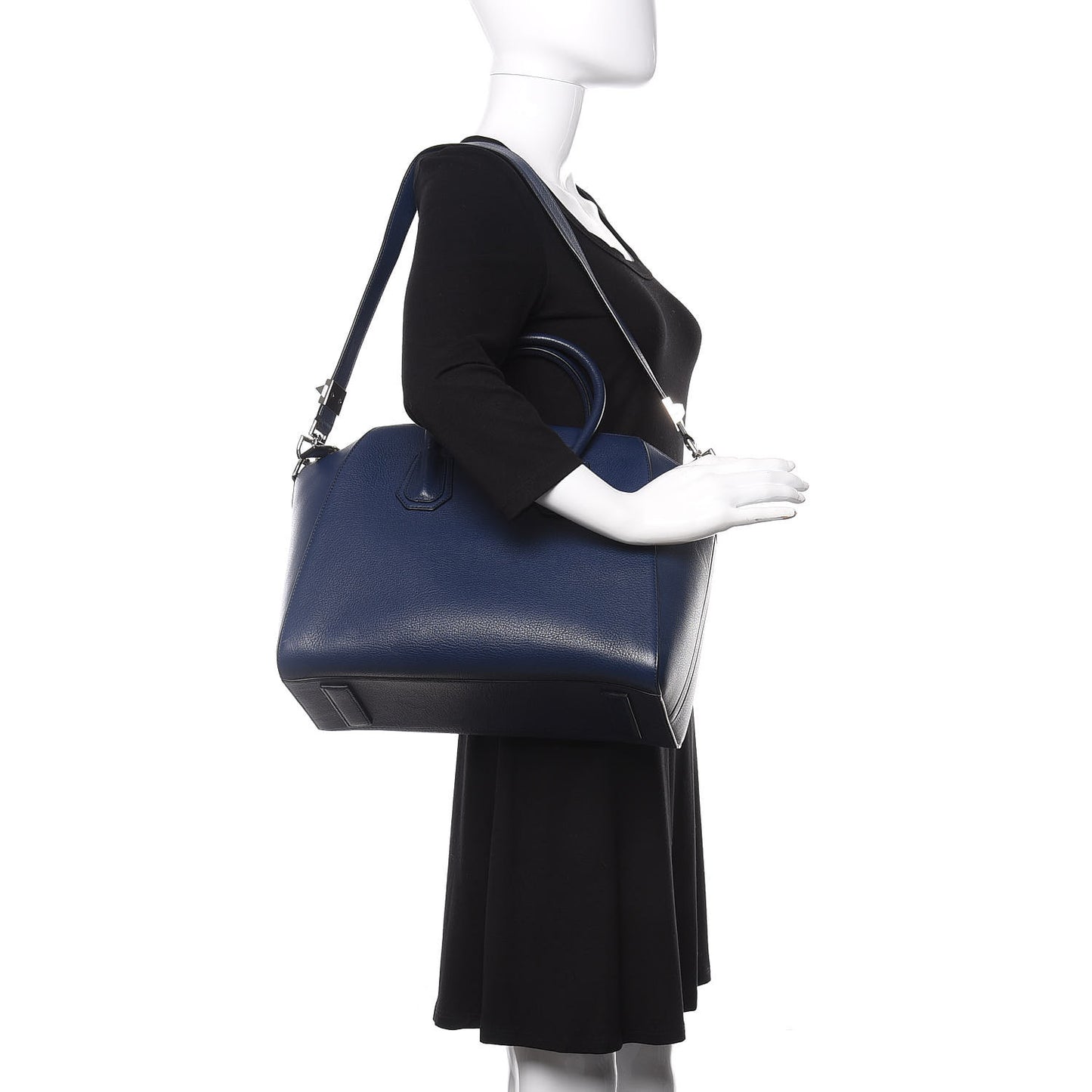 Sugar Goatskin Medium Antigona Navy