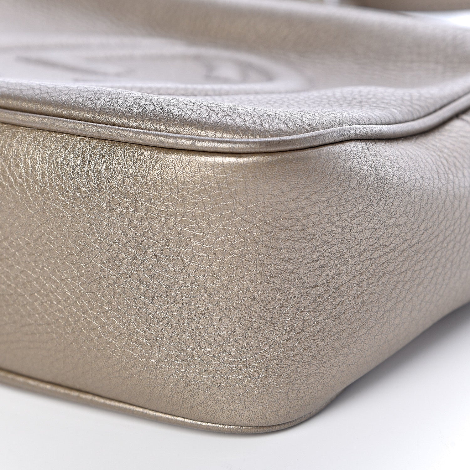 Gucci Metallic Pebbled Calfskin Small Soho Disco Bag Golden Beige 9 of 12