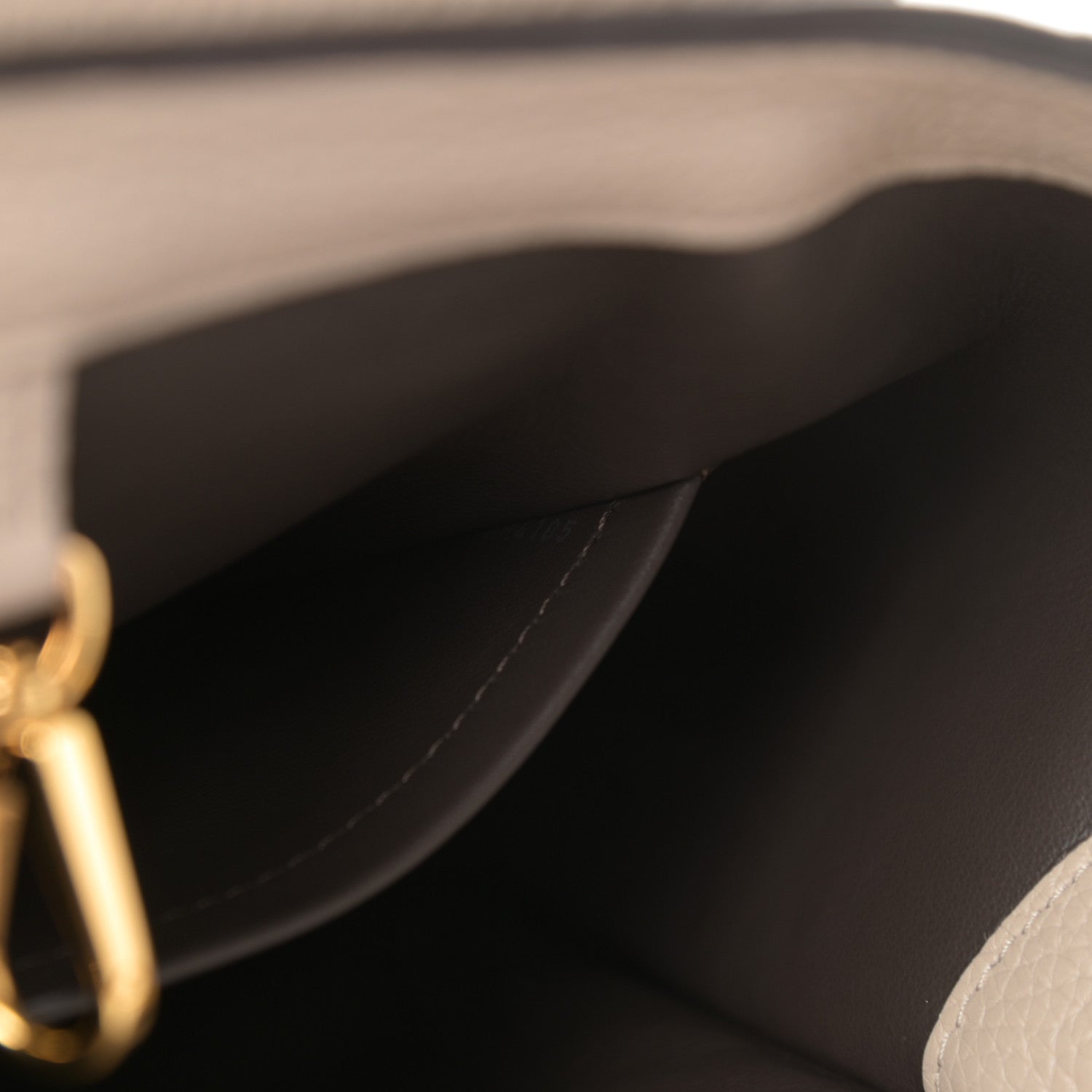 Louis Vuitton Taurillon Capucines PM Galet 7 of 13