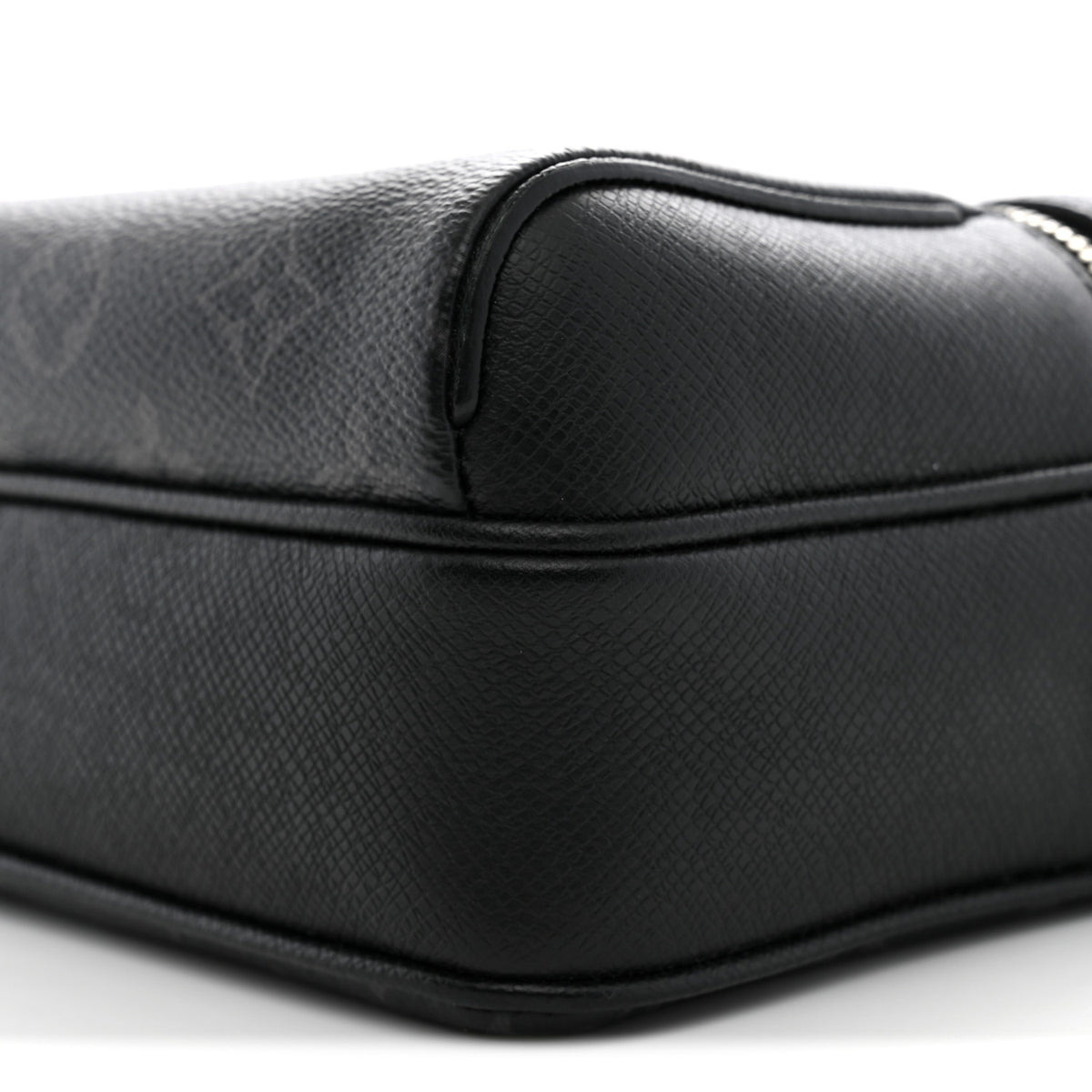 Taiga Monogram Eclipse Outdoor Messenger Black