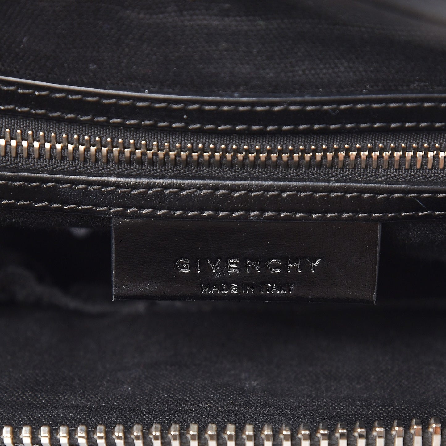 Shiny Lord Calfskin Medium Antigona Black
