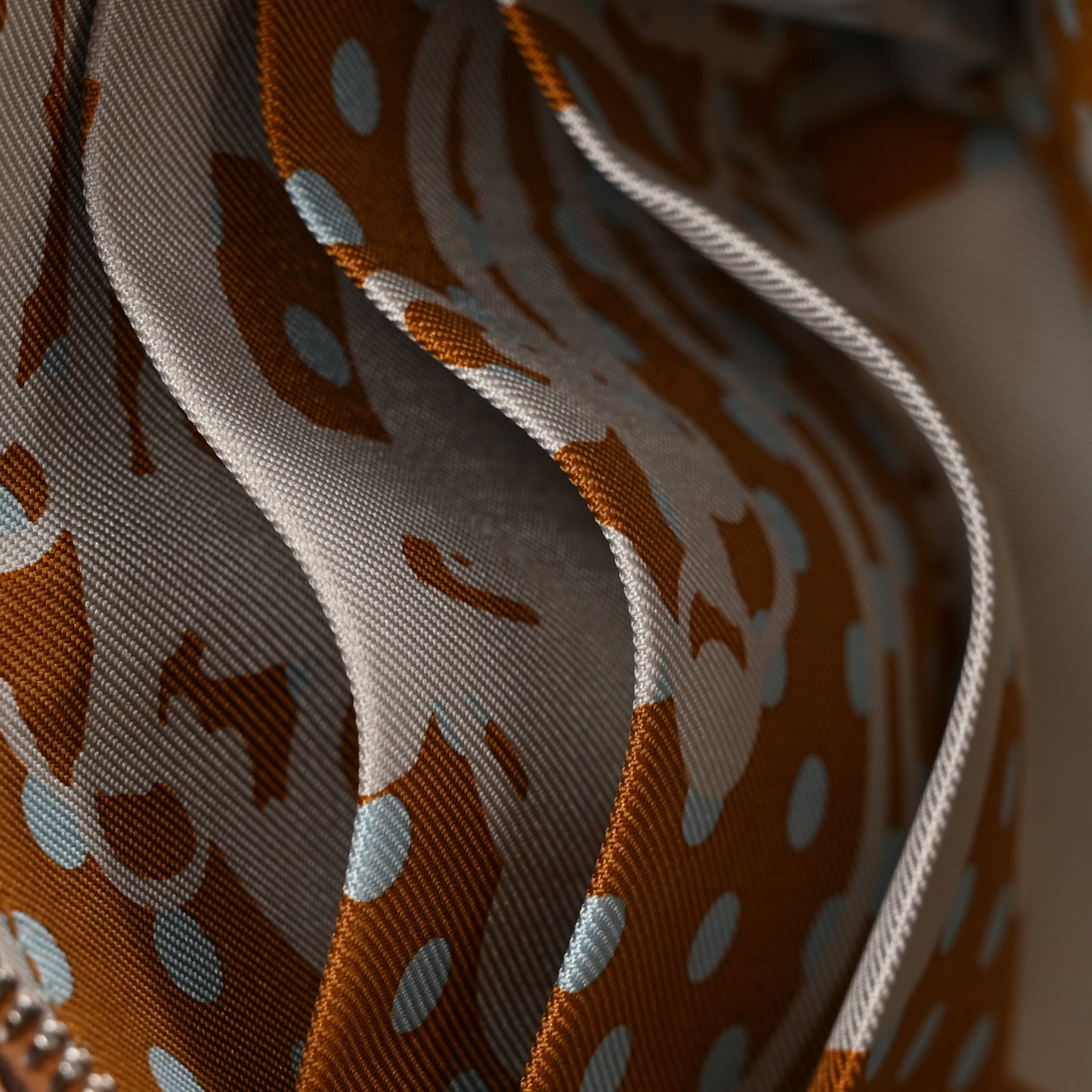 Epsom Silk'In Compact Wallet Sesame