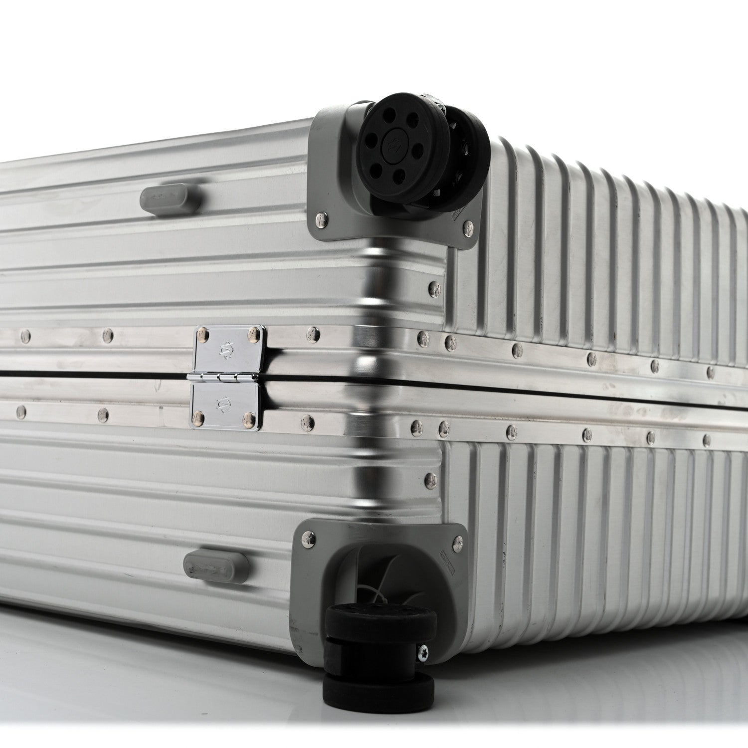 Rimowa Aluminum Classic Flight Check-In L Silver 7 of 14